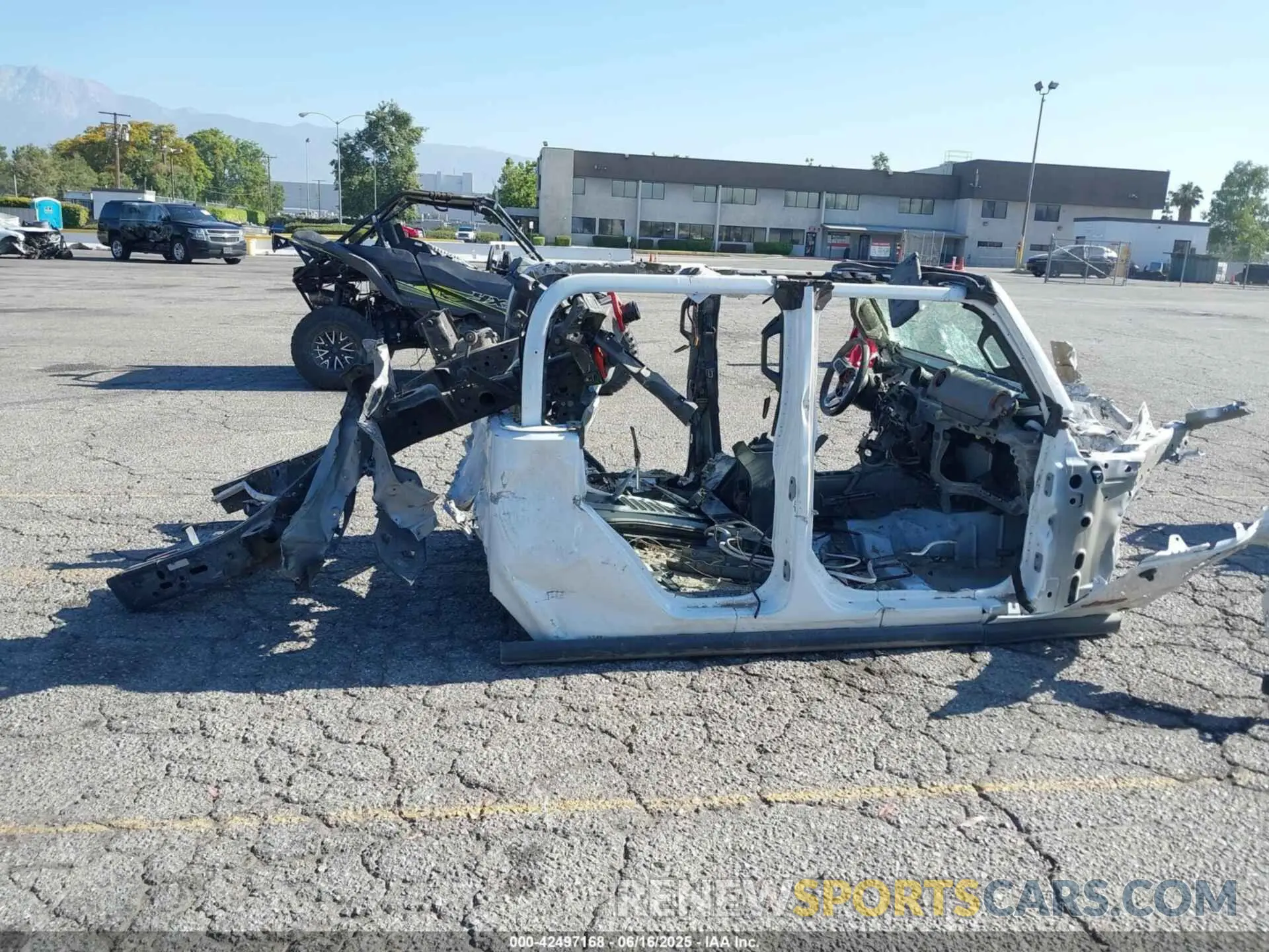 12 Photograph of a damaged car 1C6JJTEGXNL128817 JEEP GLADIATOR 2022