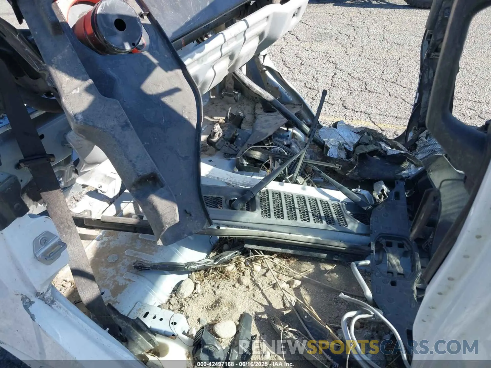 8 Photograph of a damaged car 1C6JJTEGXNL128817 JEEP GLADIATOR 2022