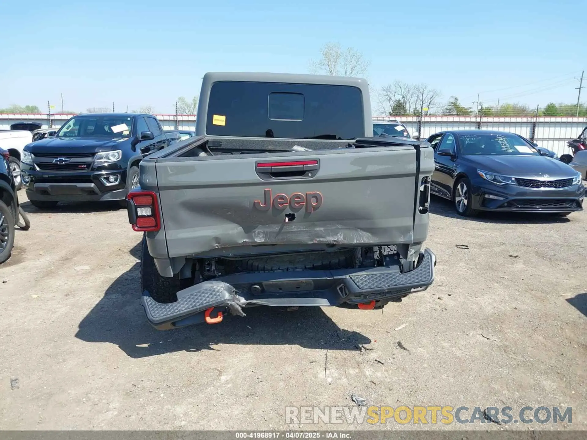 17 Photograph of a damaged car 1C6JJTEGXNL155838 JEEP GLADIATOR 2022