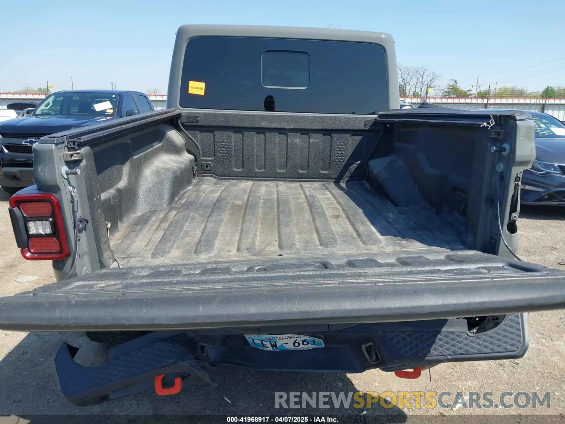 18 Photograph of a damaged car 1C6JJTEGXNL155838 JEEP GLADIATOR 2022
