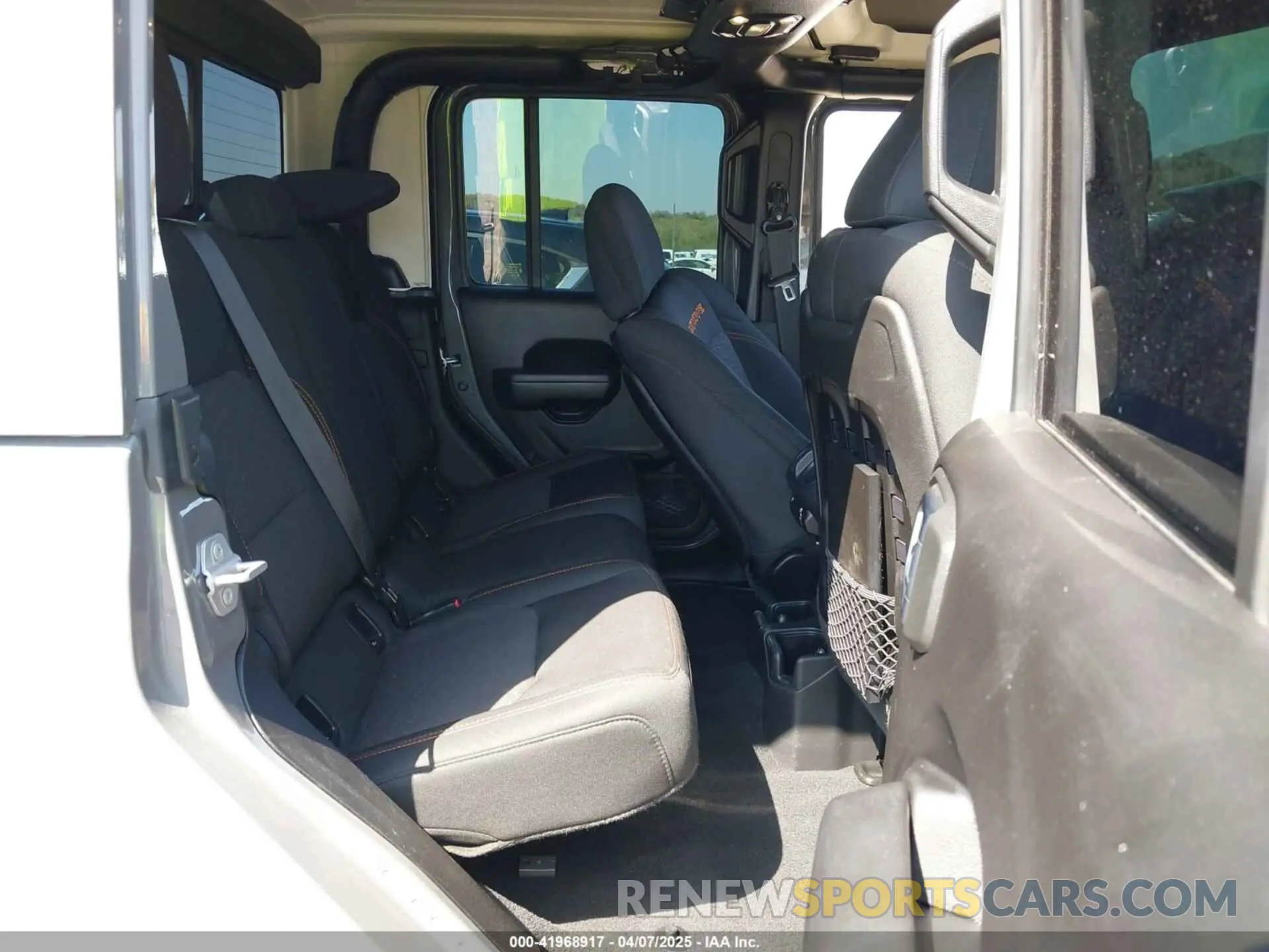 8 Photograph of a damaged car 1C6JJTEGXNL155838 JEEP GLADIATOR 2022