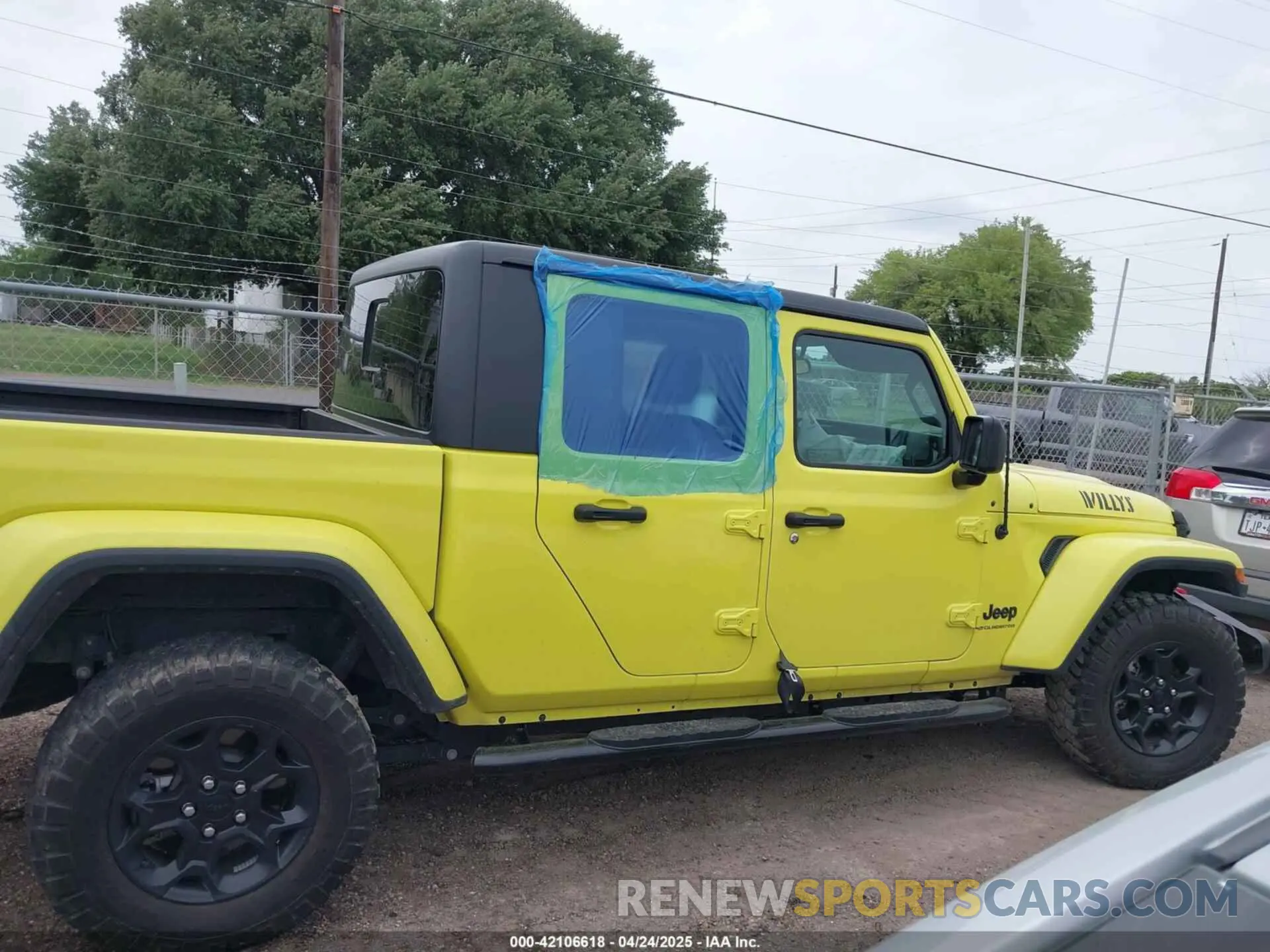 12 Photograph of a damaged car 1C6HJTAG1PL576760 JEEP GLADIATOR 2023