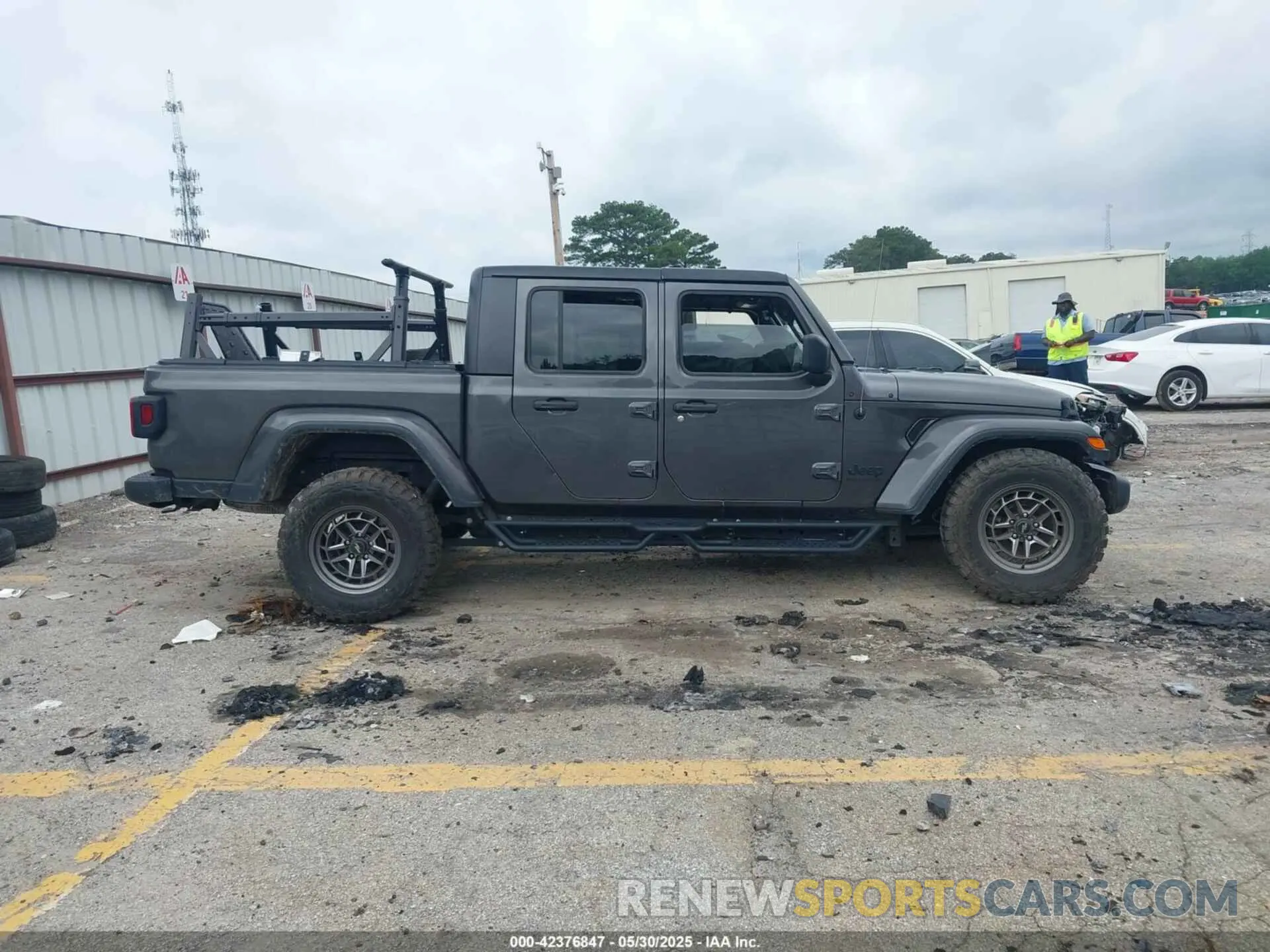 12 Photograph of a damaged car 1C6HJTAG2PL506796 JEEP GLADIATOR 2023
