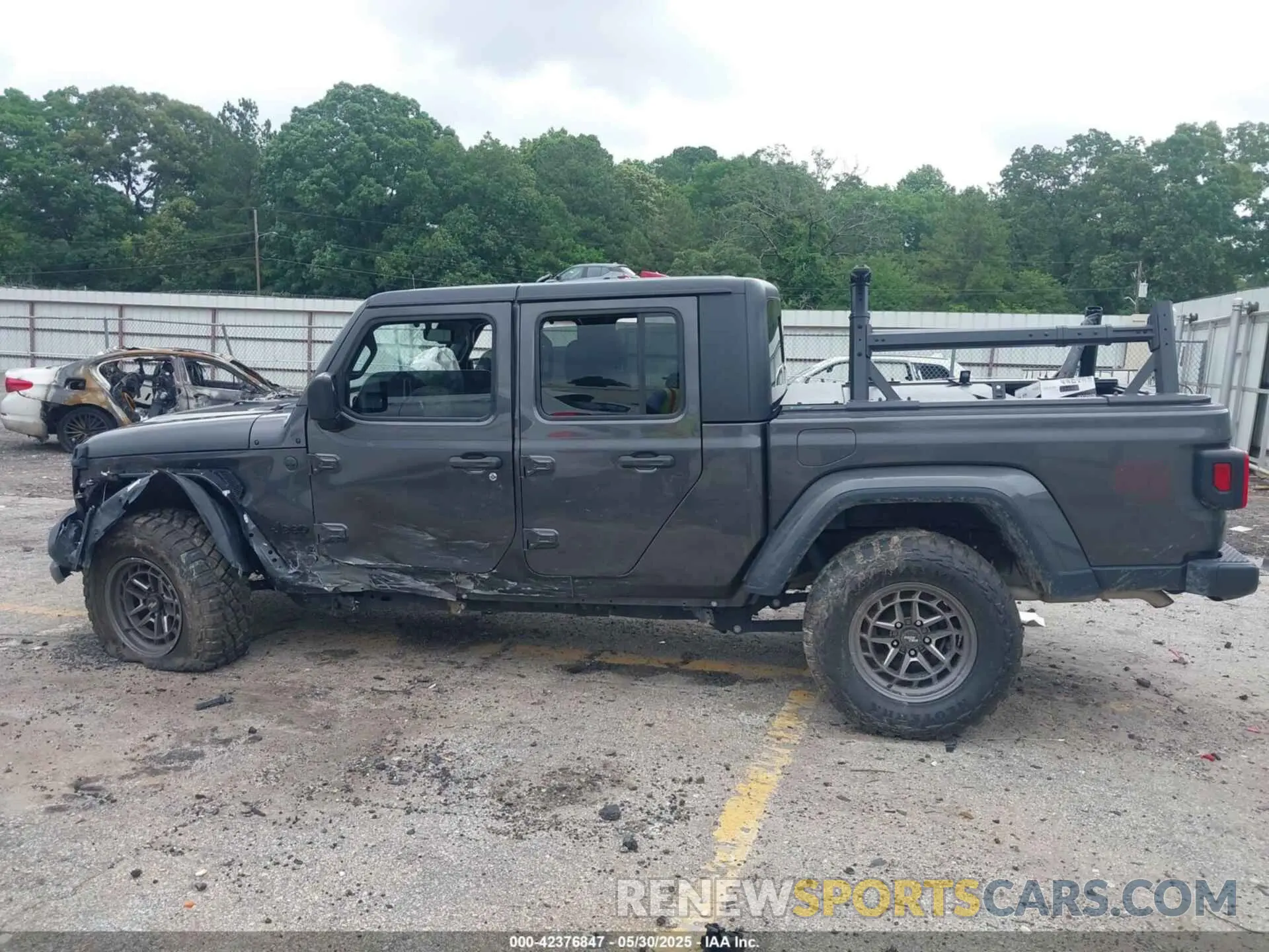 13 Photograph of a damaged car 1C6HJTAG2PL506796 JEEP GLADIATOR 2023