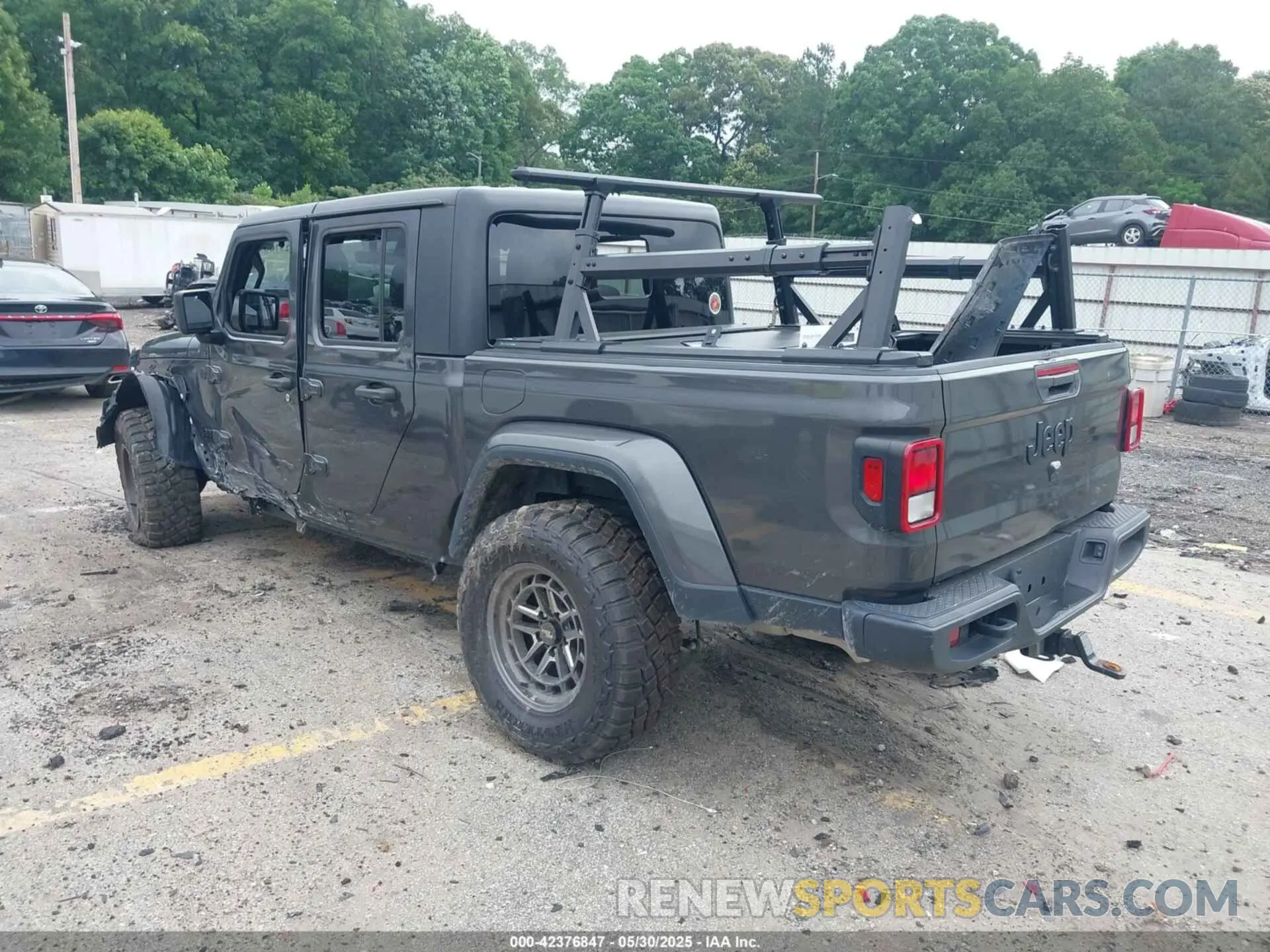 3 Photograph of a damaged car 1C6HJTAG2PL506796 JEEP GLADIATOR 2023
