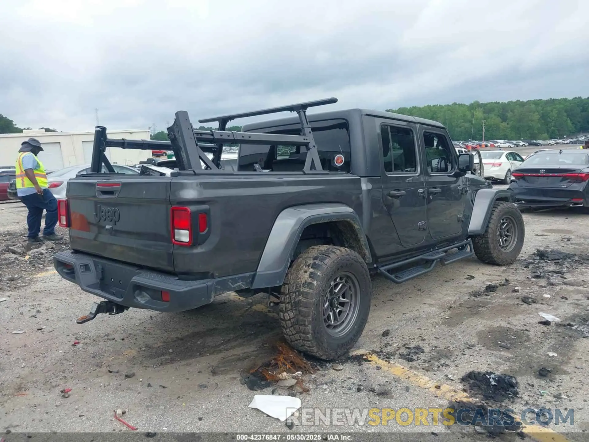 4 Photograph of a damaged car 1C6HJTAG2PL506796 JEEP GLADIATOR 2023