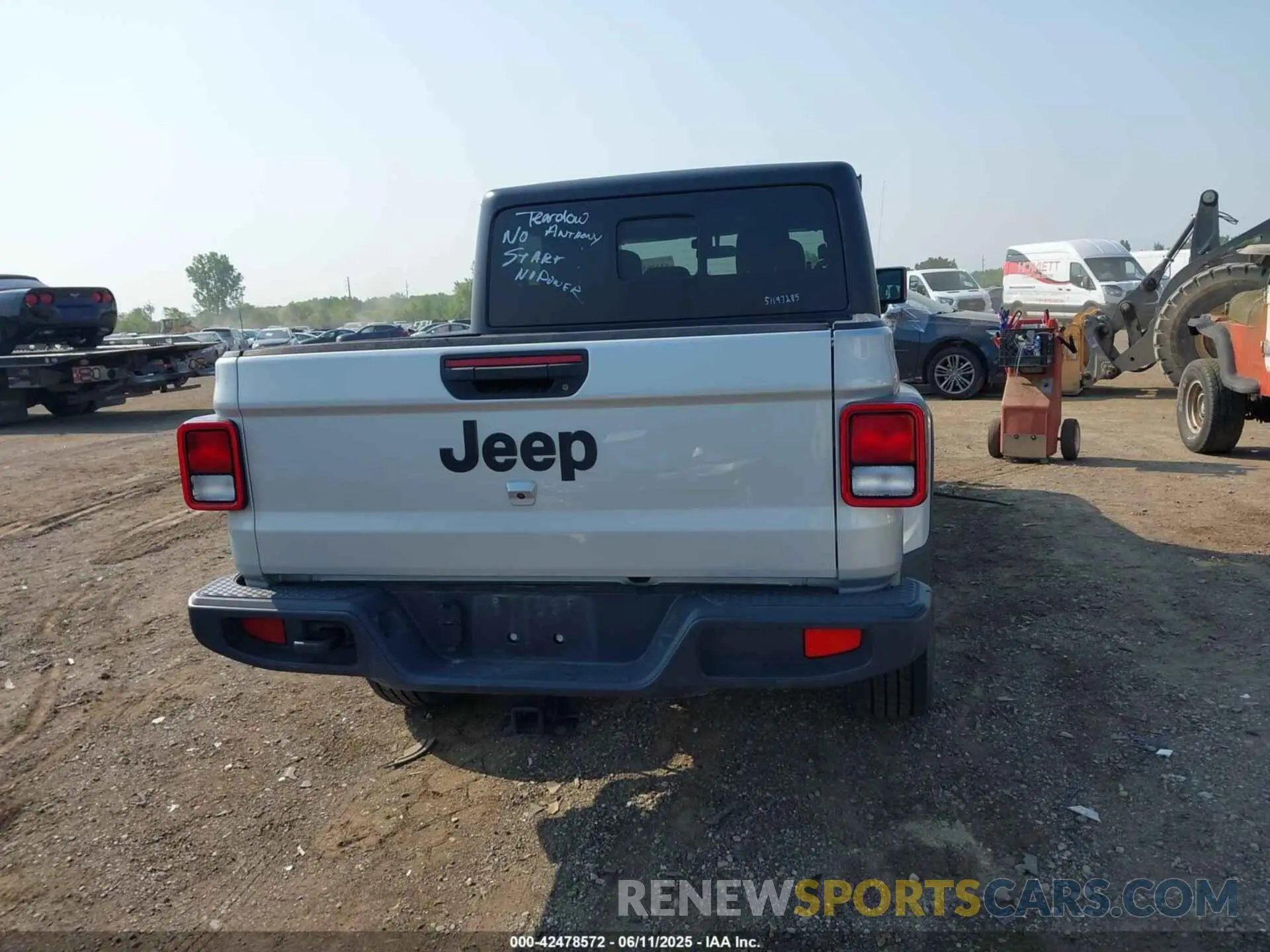 16 Photograph of a damaged car 1C6HJTAG2PL528412 JEEP GLADIATOR 2023