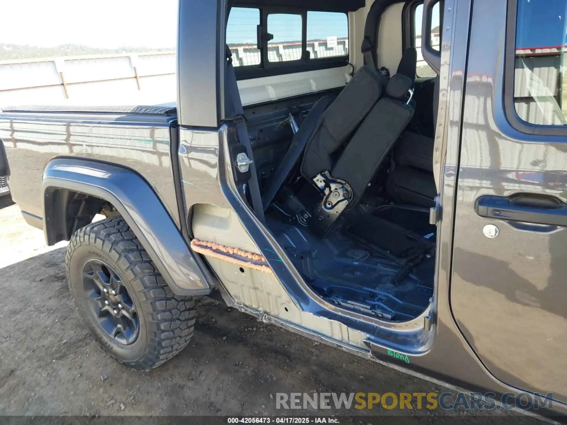 6 Photograph of a damaged car 1C6HJTAG2PL575276 JEEP GLADIATOR 2023