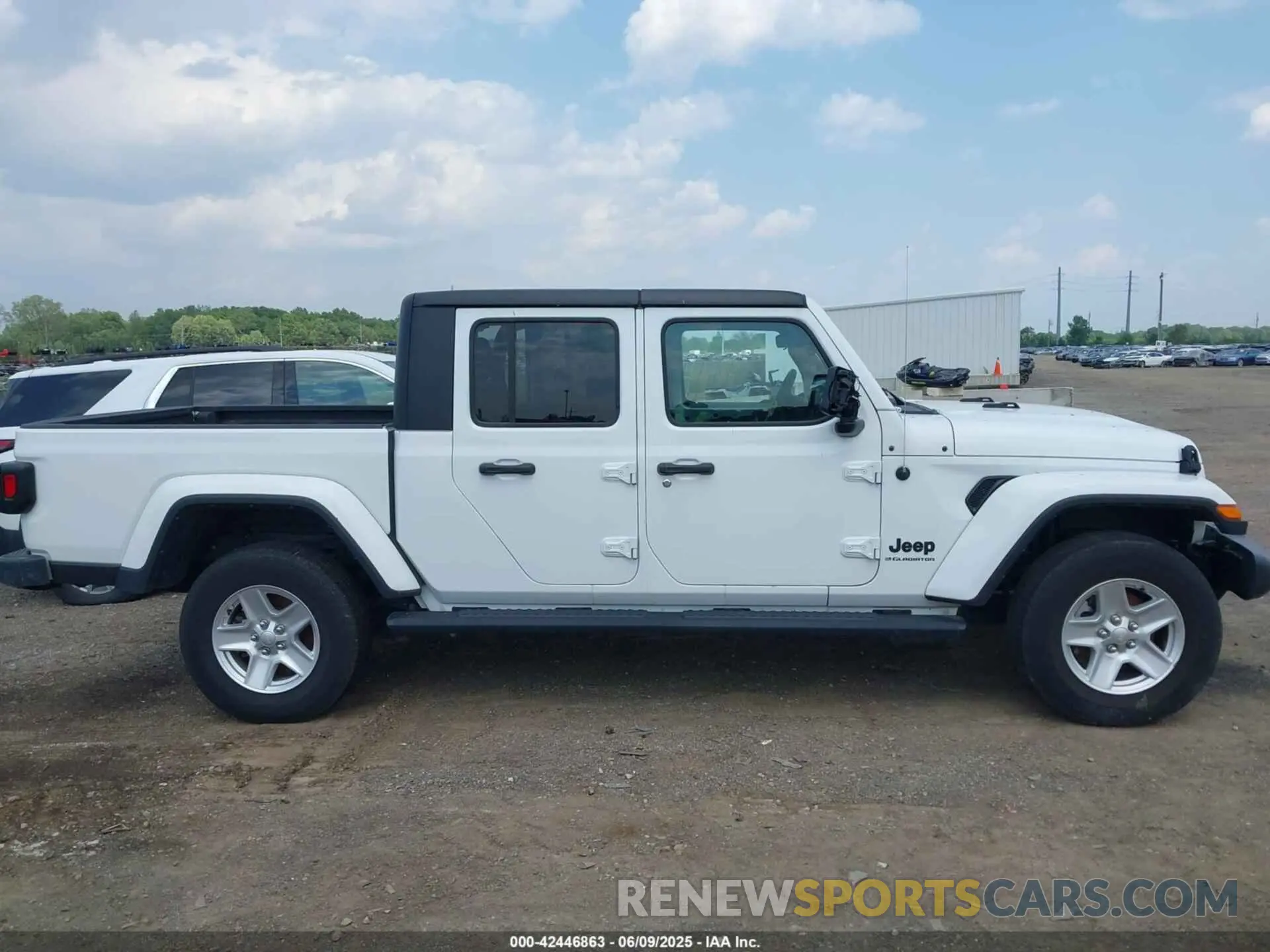 13 Photograph of a damaged car 1C6HJTAG3PL532694 JEEP GLADIATOR 2023