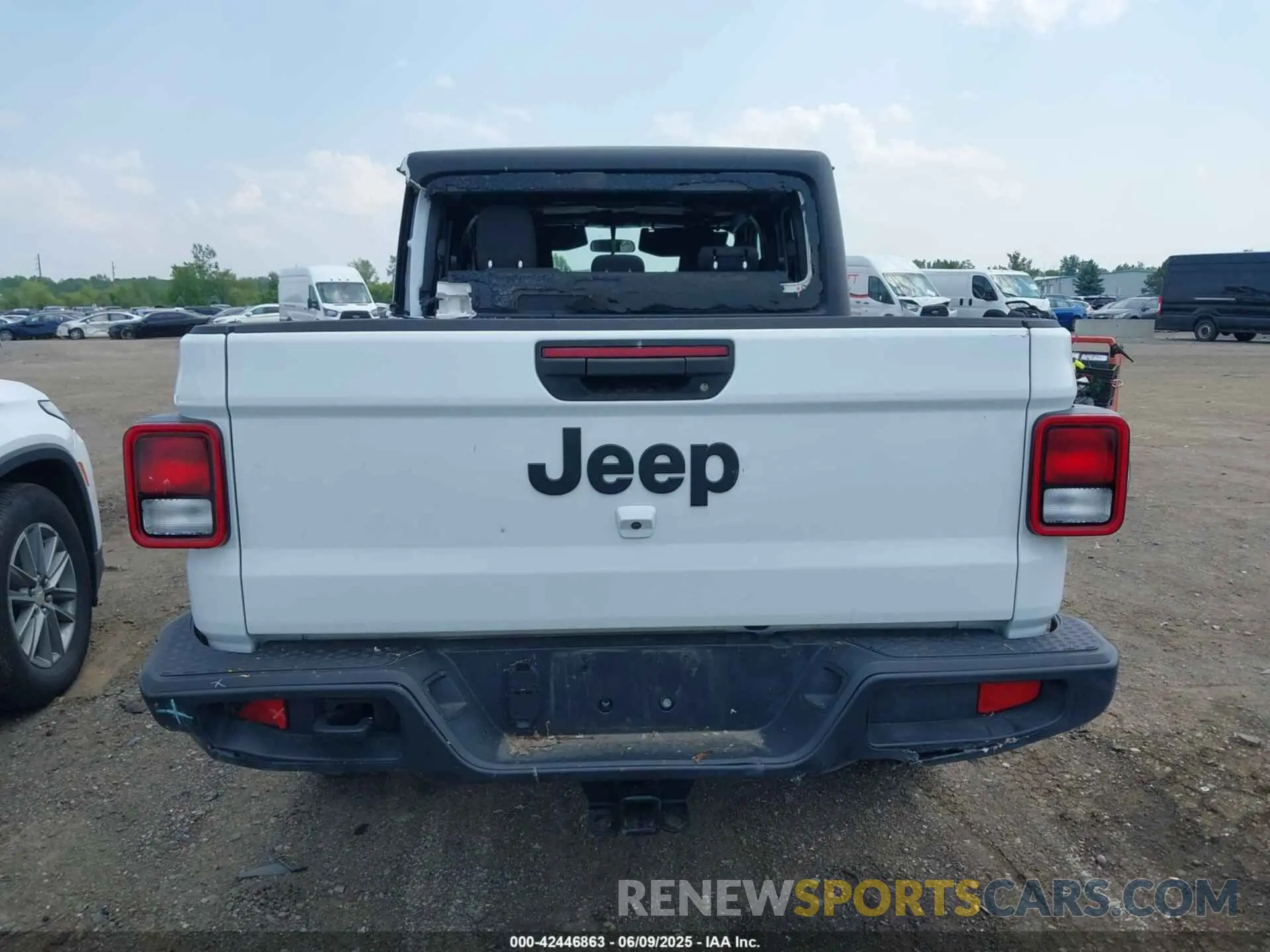 16 Photograph of a damaged car 1C6HJTAG3PL532694 JEEP GLADIATOR 2023
