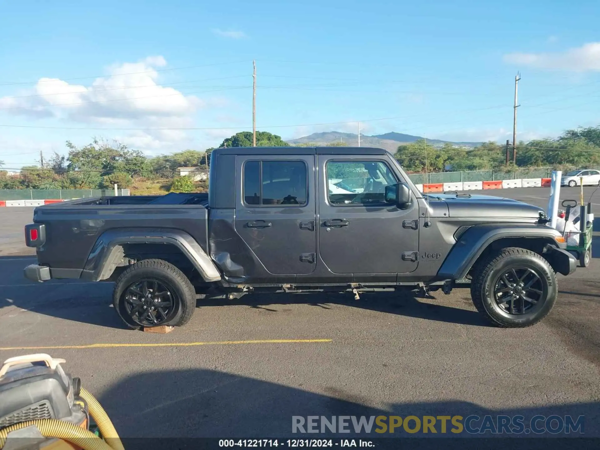 13 Photograph of a damaged car 1C6HJTAG4PL507092 JEEP GLADIATOR 2023