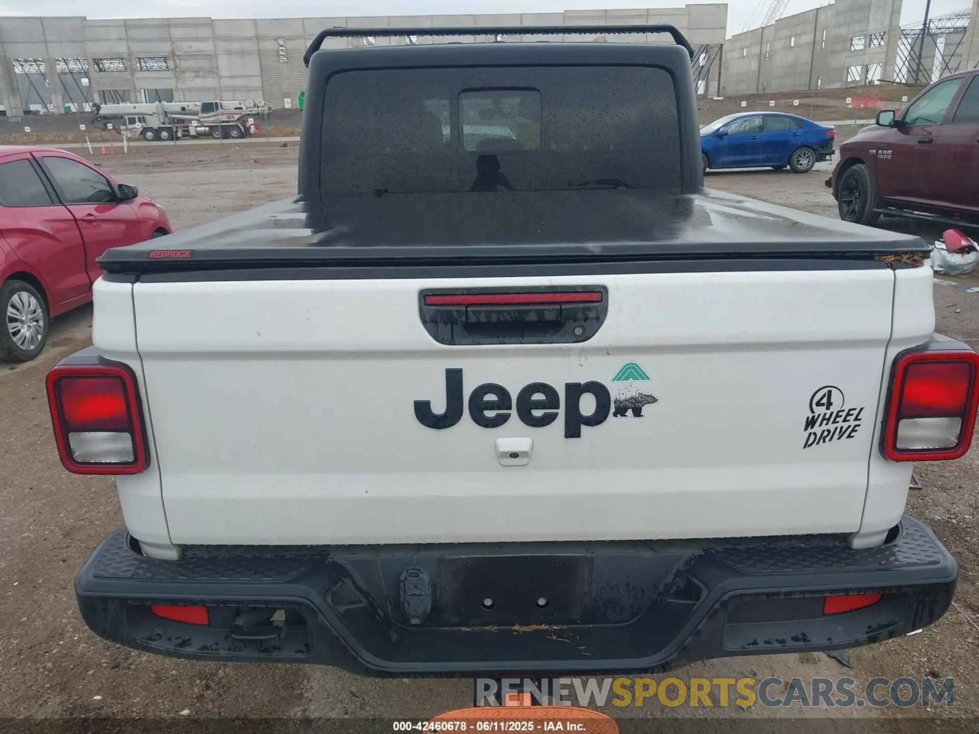 17 Photograph of a damaged car 1C6HJTAG4PL529559 JEEP GLADIATOR 2023
