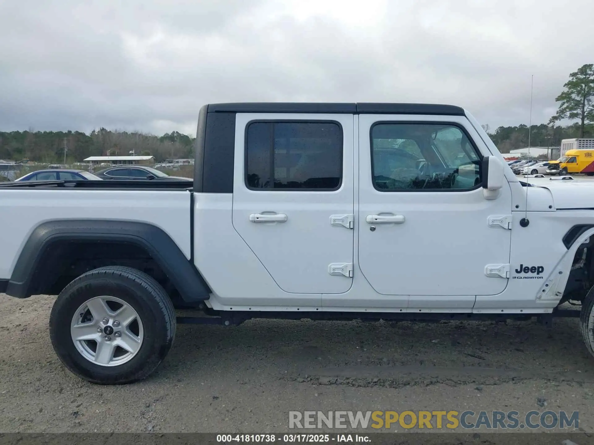 13 Photograph of a damaged car 1C6HJTAG5PL533913 JEEP GLADIATOR 2023