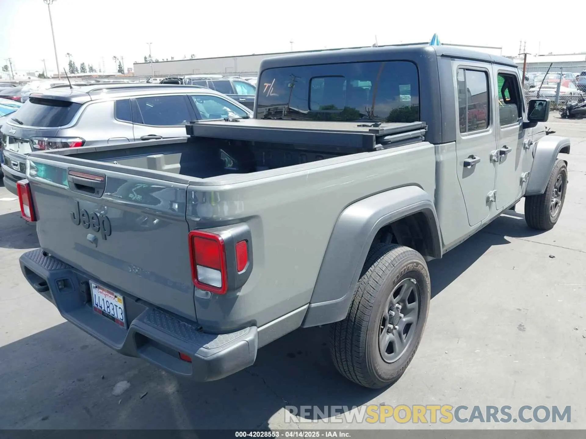 4 Photograph of a damaged car 1C6HJTAG7PL540765 JEEP GLADIATOR 2023