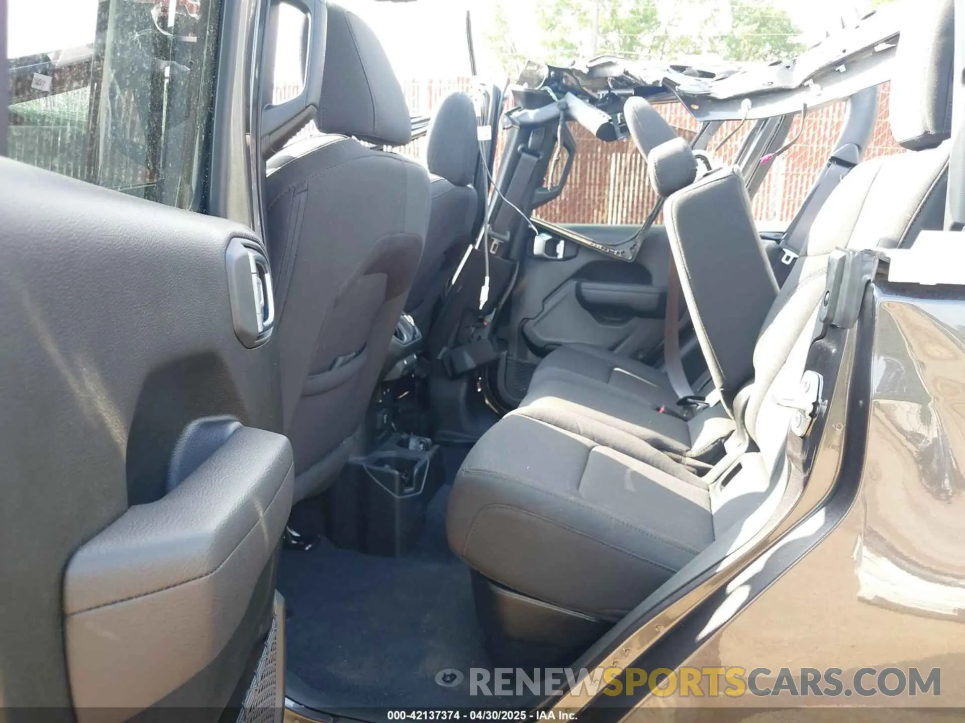 8 Photograph of a damaged car 1C6HJTAG7PL567710 JEEP GLADIATOR 2023