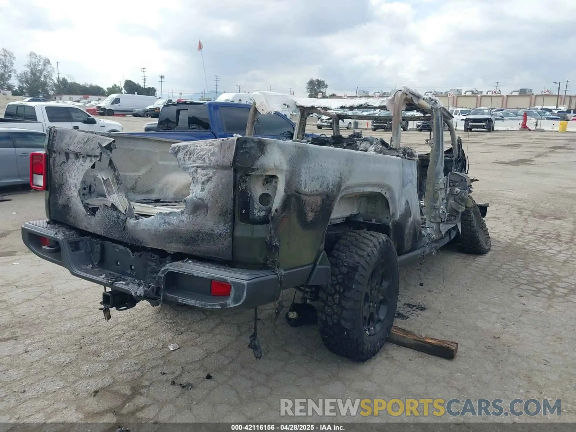 4 Photograph of a damaged car 1C6HJTAG7PL582515 JEEP GLADIATOR 2023