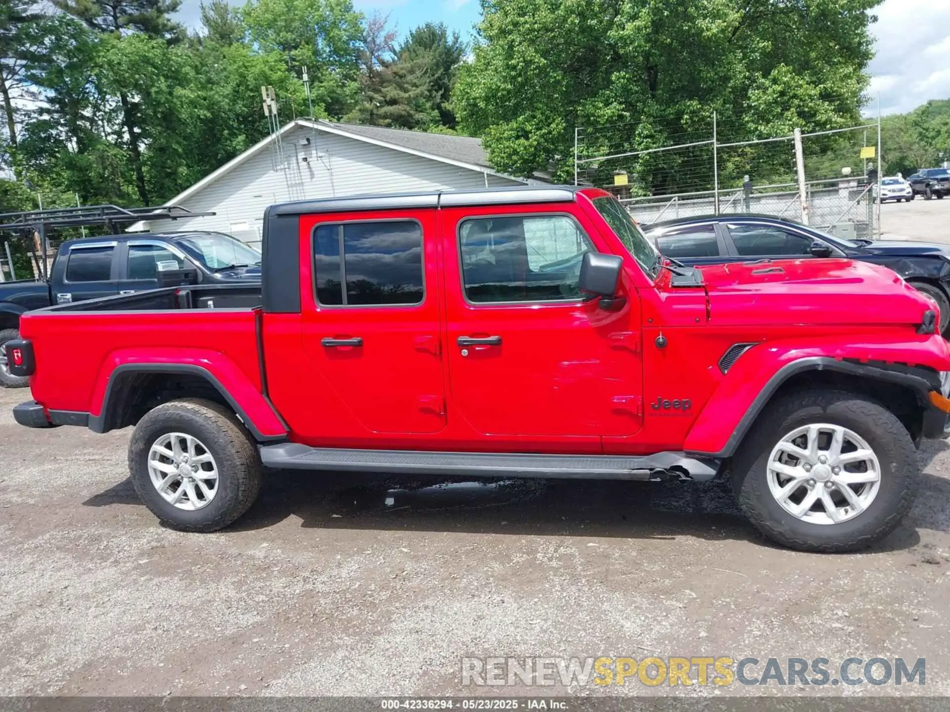 13 Photograph of a damaged car 1C6HJTAG8PL572270 JEEP GLADIATOR 2023