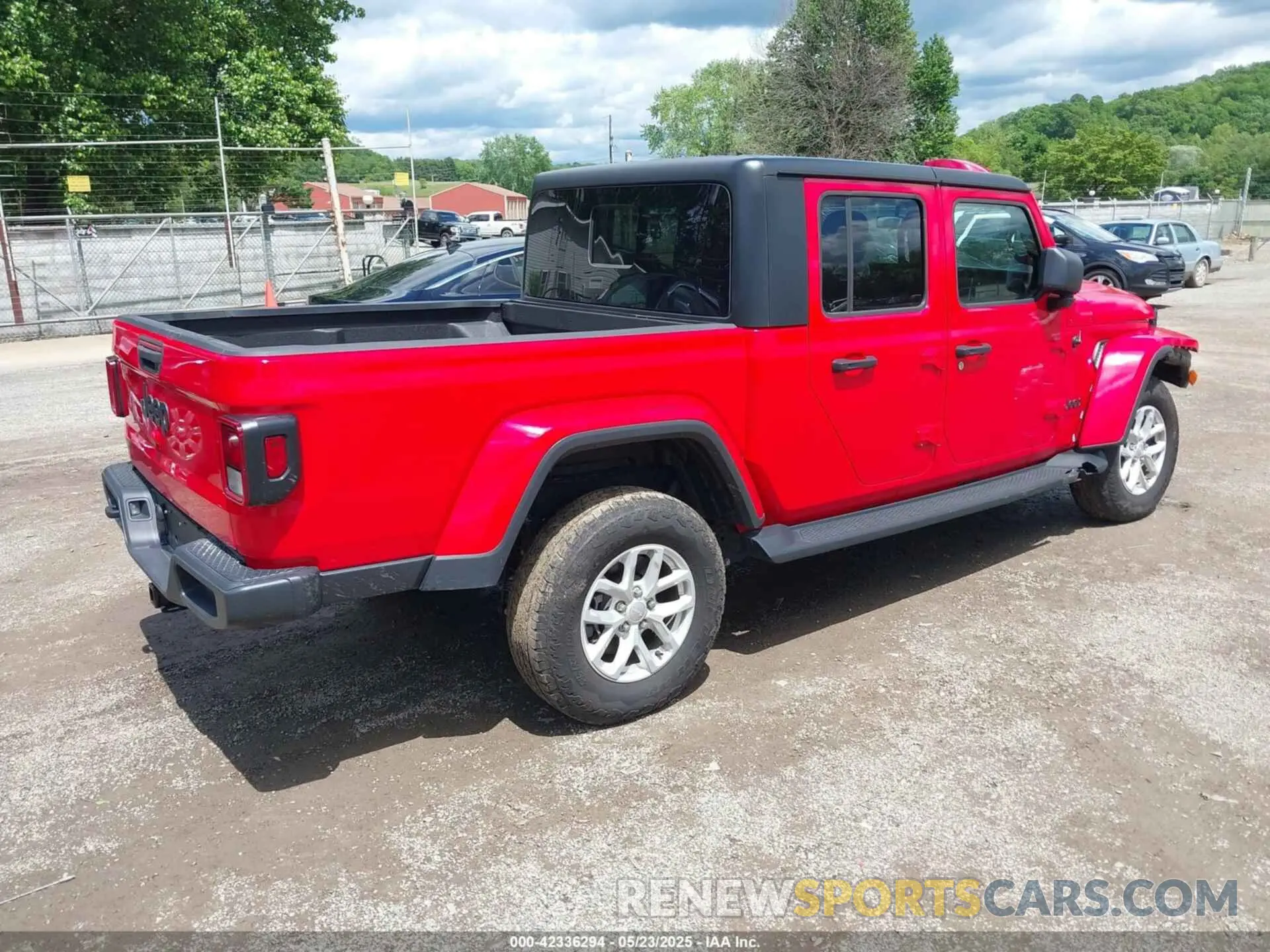 4 Photograph of a damaged car 1C6HJTAG8PL572270 JEEP GLADIATOR 2023