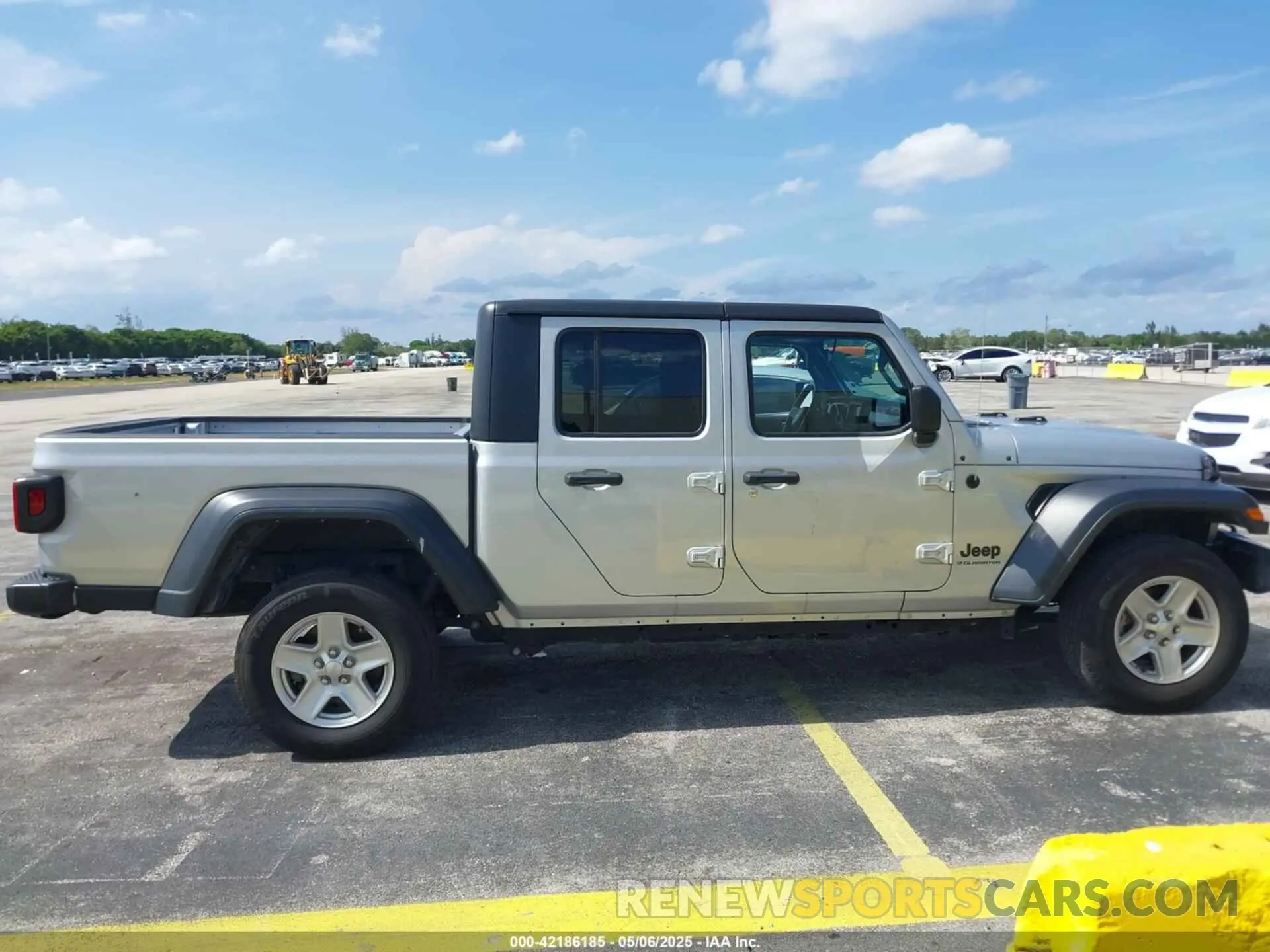 13 Photograph of a damaged car 1C6HJTAG9PL522977 JEEP GLADIATOR 2023