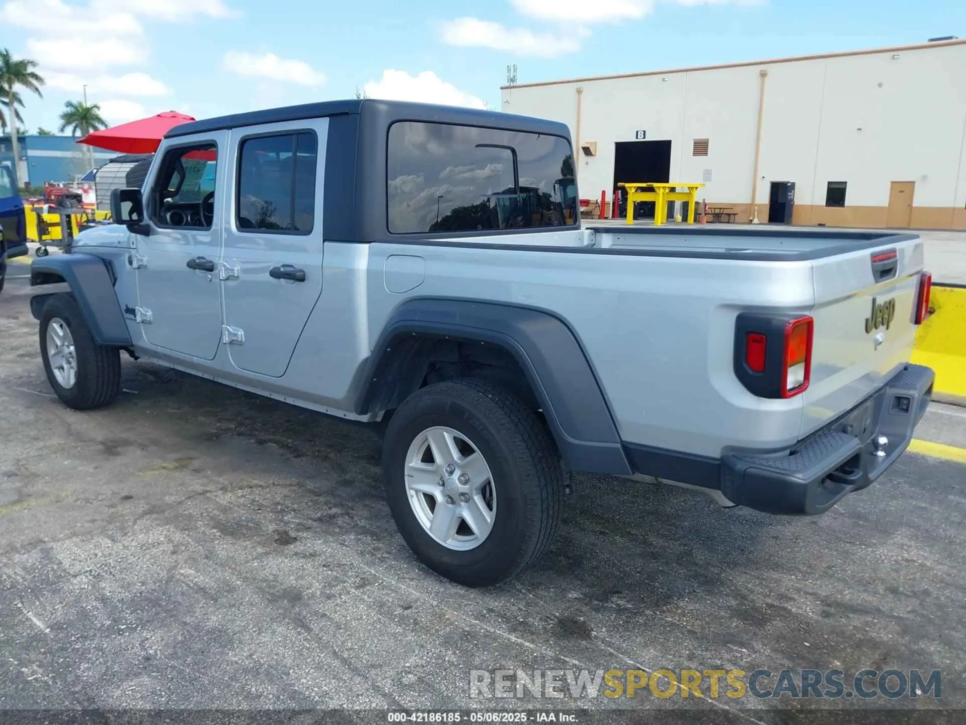 3 Photograph of a damaged car 1C6HJTAG9PL522977 JEEP GLADIATOR 2023