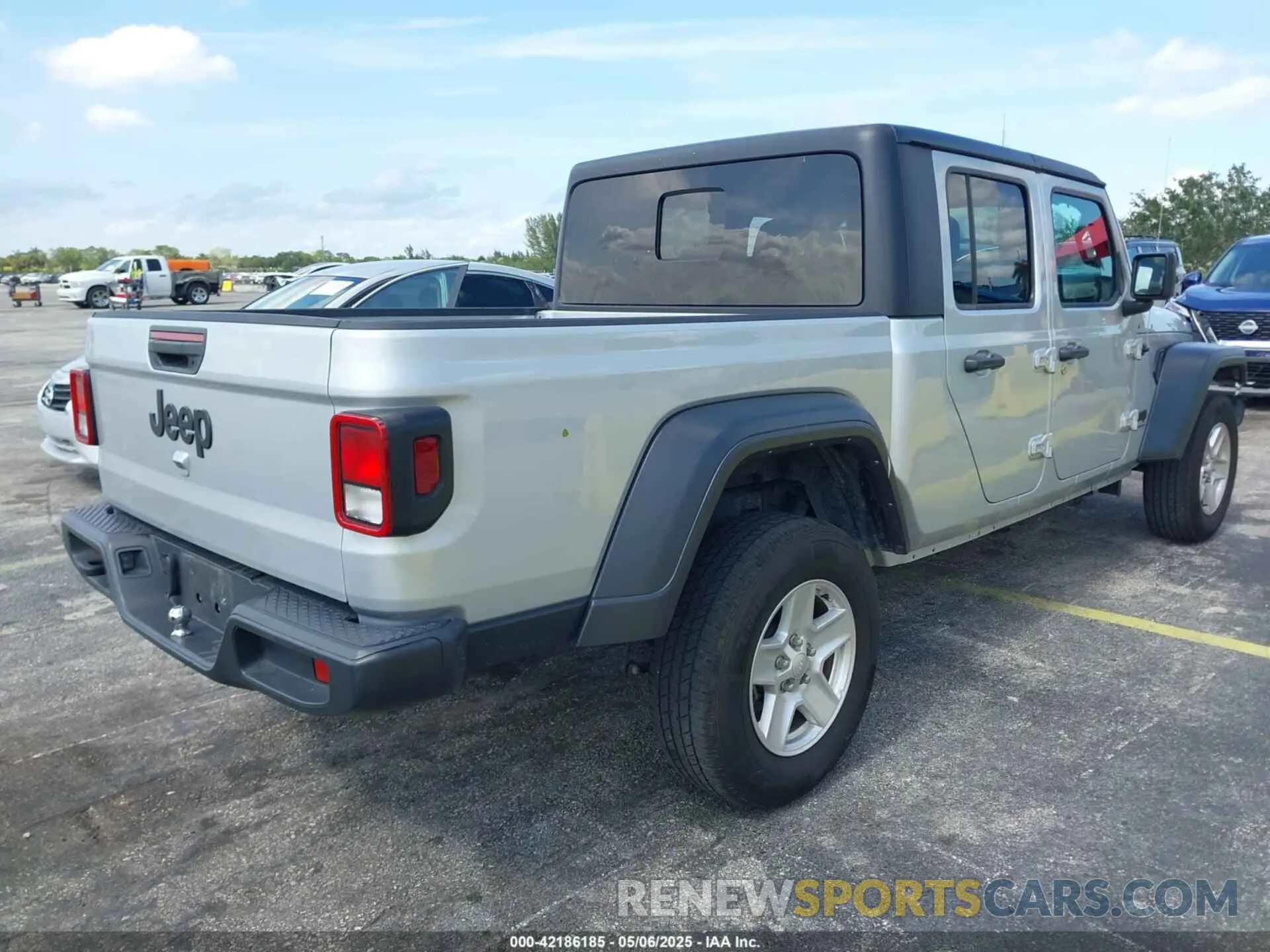 4 Photograph of a damaged car 1C6HJTAG9PL522977 JEEP GLADIATOR 2023