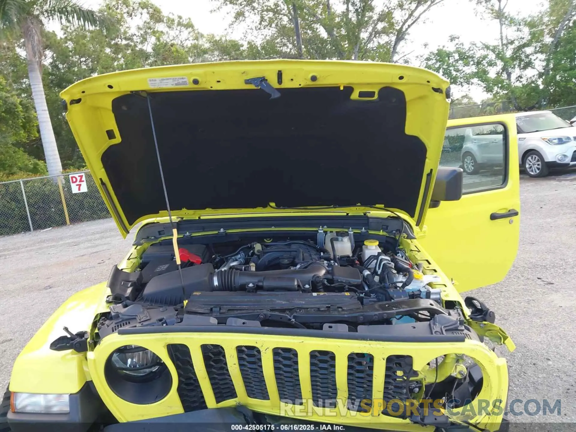 10 Photograph of a damaged car 1C6HJTAG9PL561410 JEEP GLADIATOR 2023