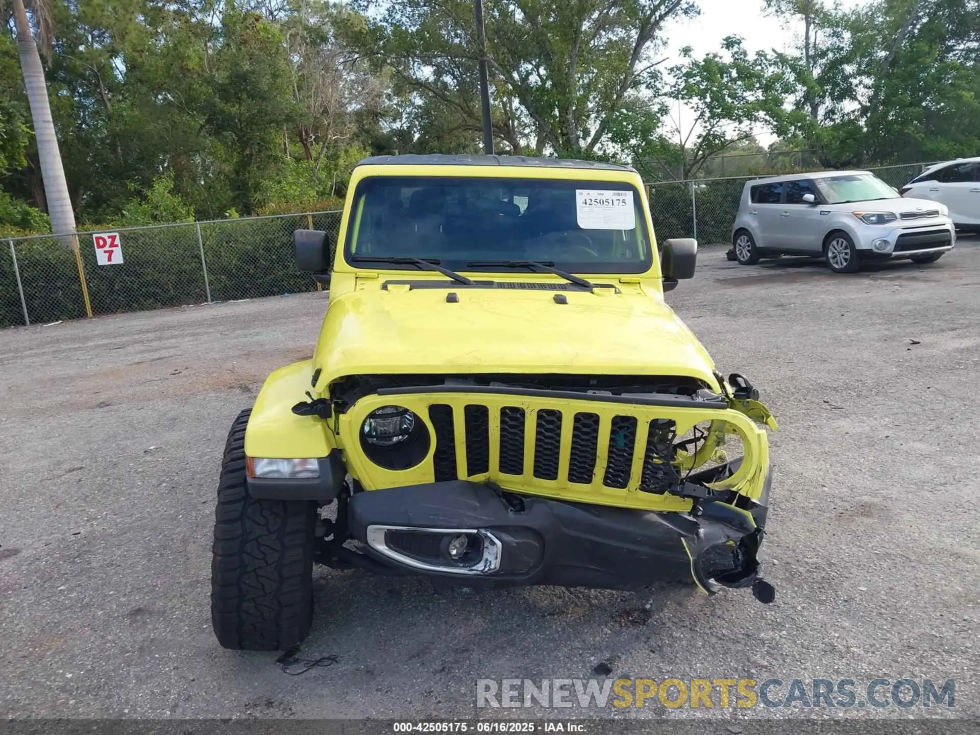 13 Photograph of a damaged car 1C6HJTAG9PL561410 JEEP GLADIATOR 2023