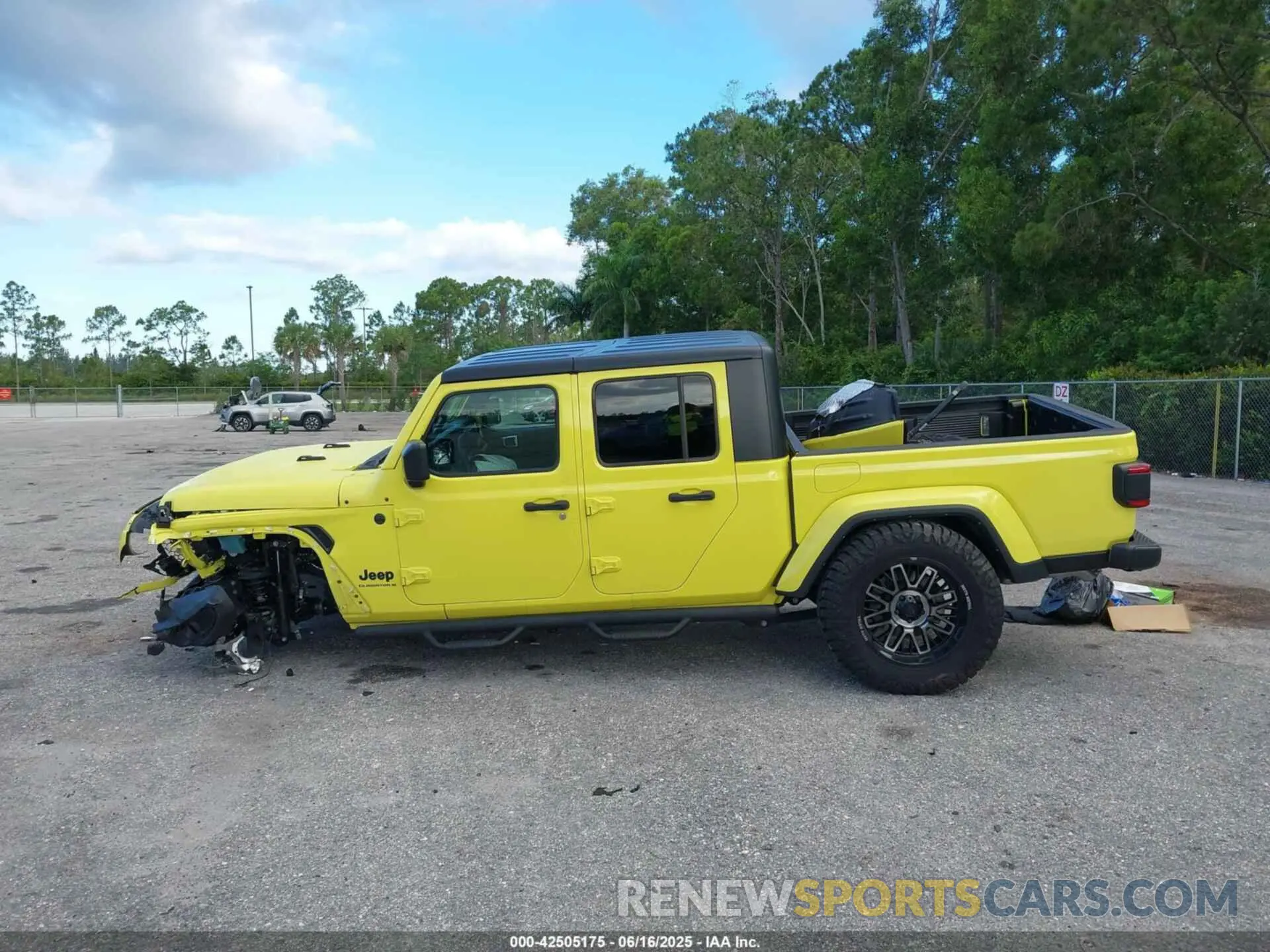 15 Photograph of a damaged car 1C6HJTAG9PL561410 JEEP GLADIATOR 2023