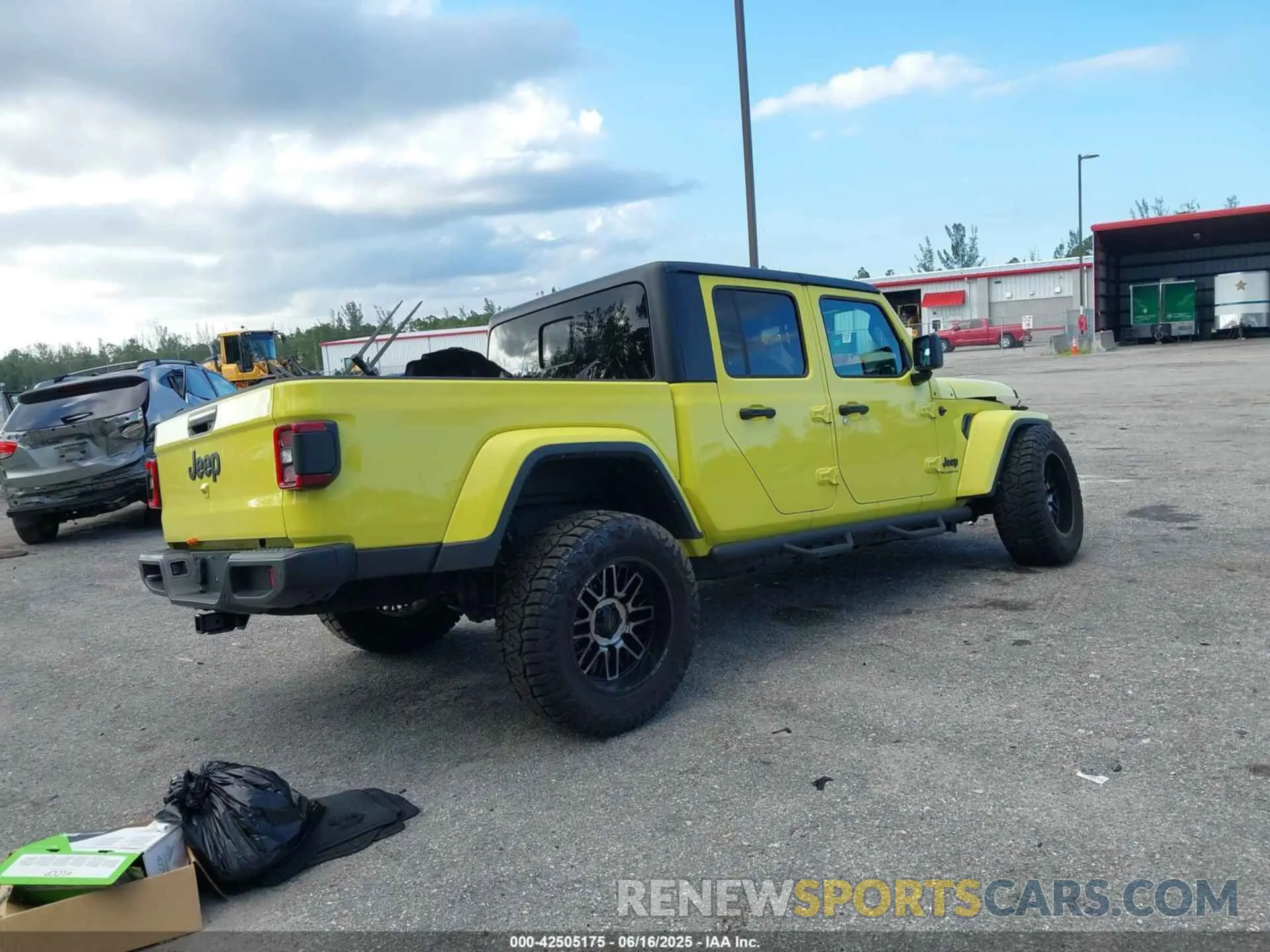 4 Photograph of a damaged car 1C6HJTAG9PL561410 JEEP GLADIATOR 2023