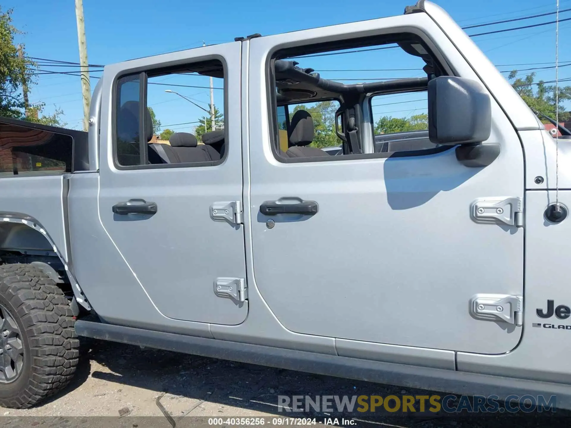 14 Photograph of a damaged car 1C6HJTAGXPL518744 JEEP GLADIATOR 2023