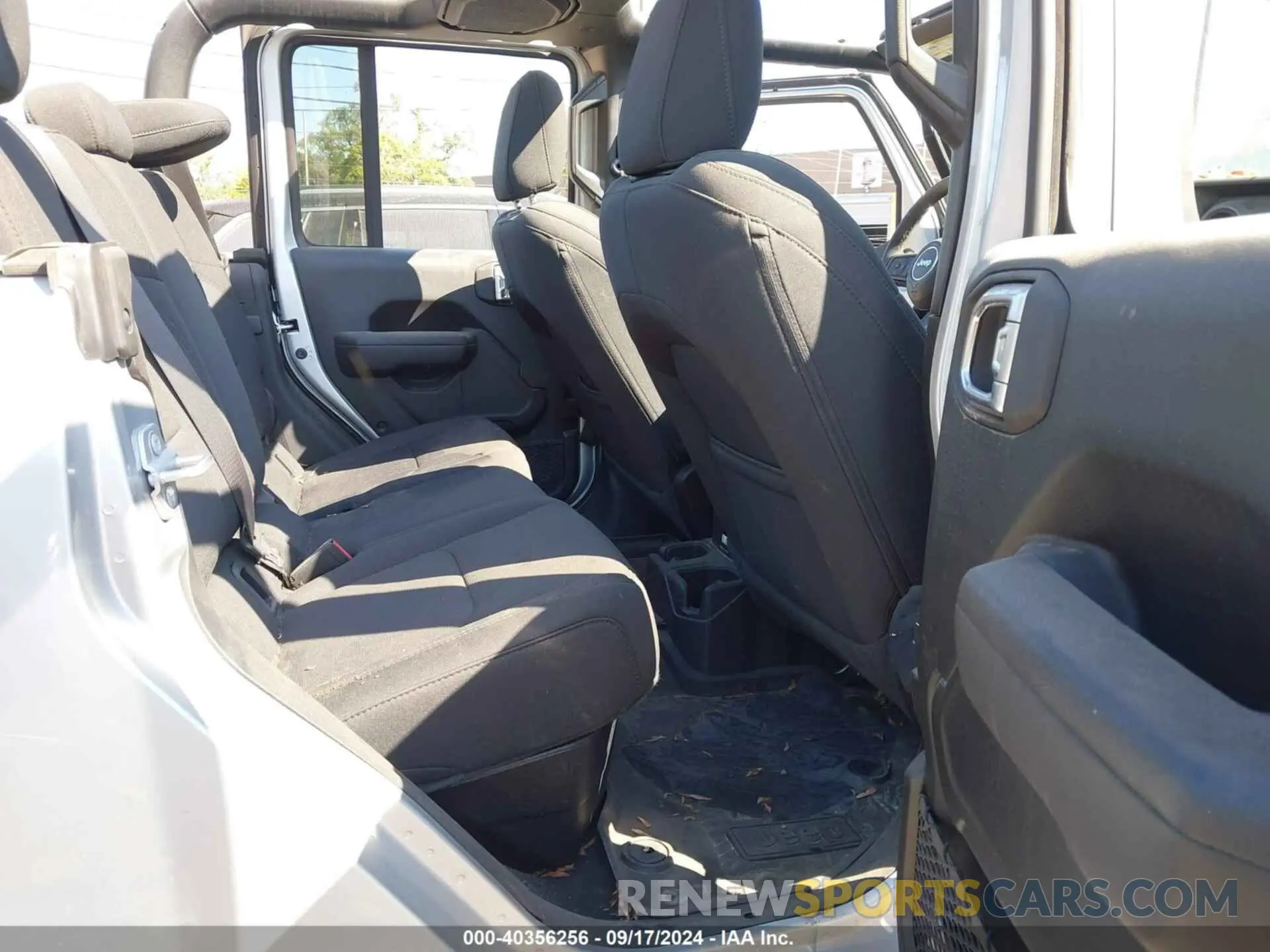 8 Photograph of a damaged car 1C6HJTAGXPL518744 JEEP GLADIATOR 2023