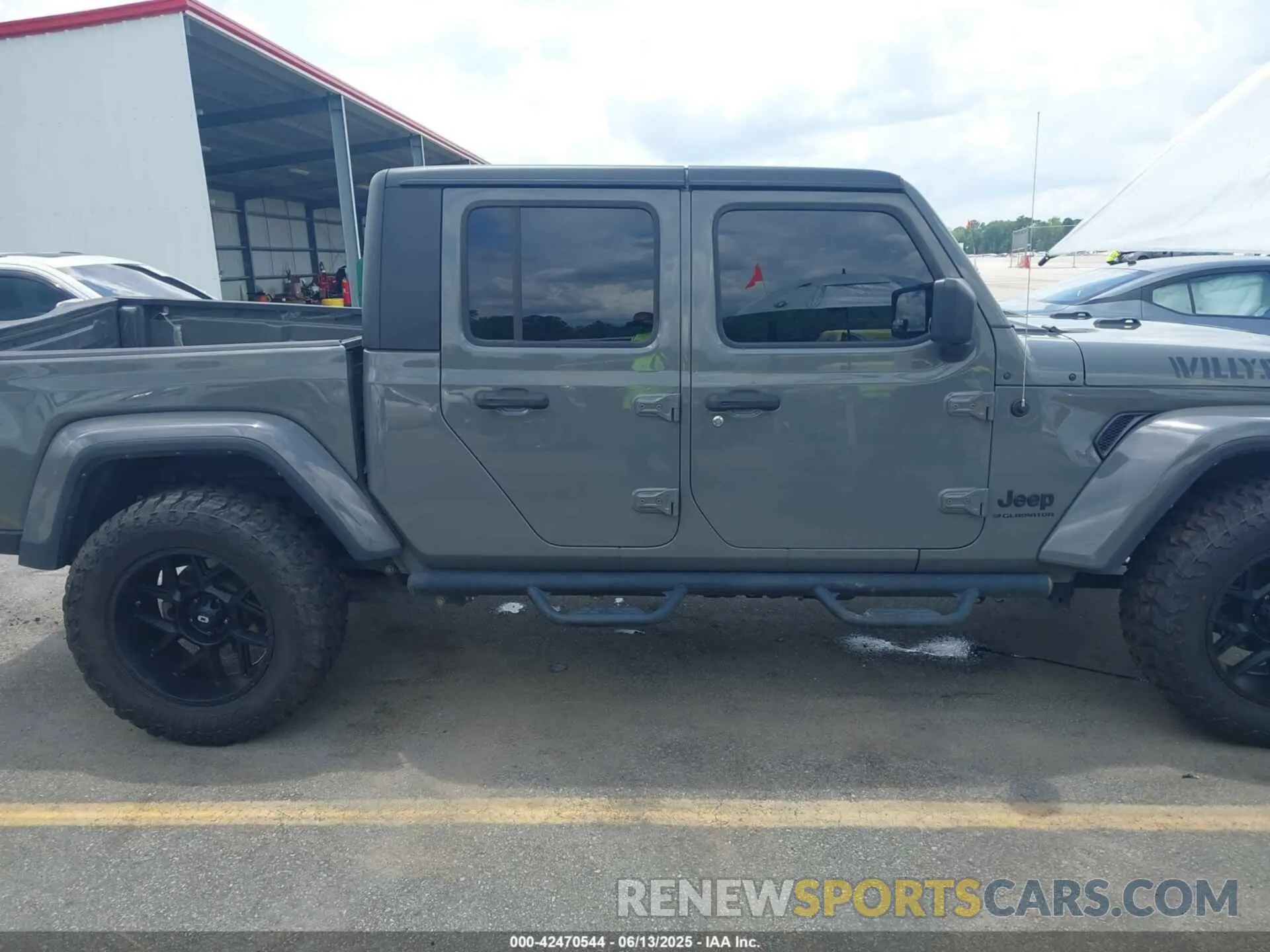13 Photograph of a damaged car 1C6HJTAGXPL531557 JEEP GLADIATOR 2023