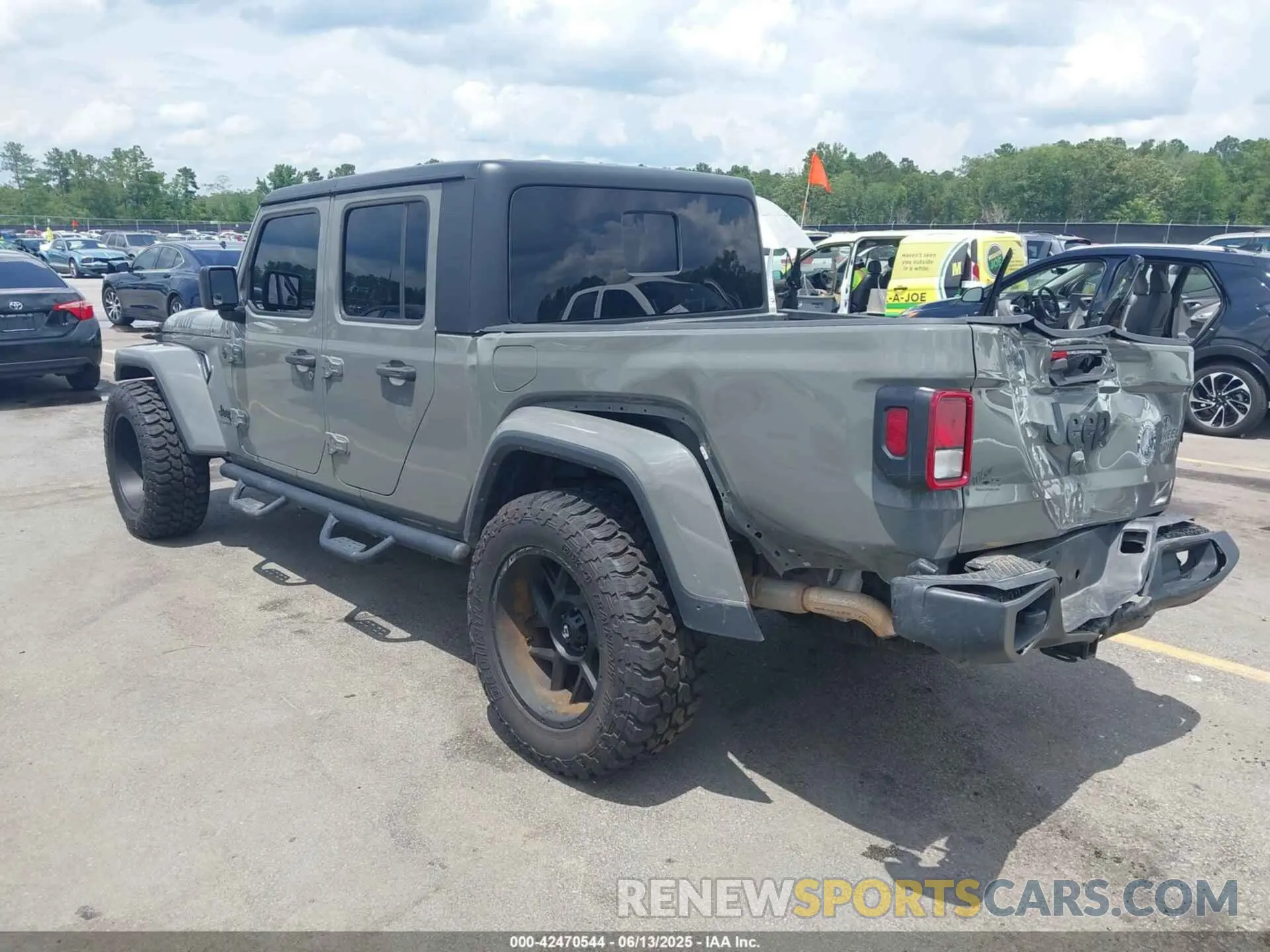 3 Photograph of a damaged car 1C6HJTAGXPL531557 JEEP GLADIATOR 2023