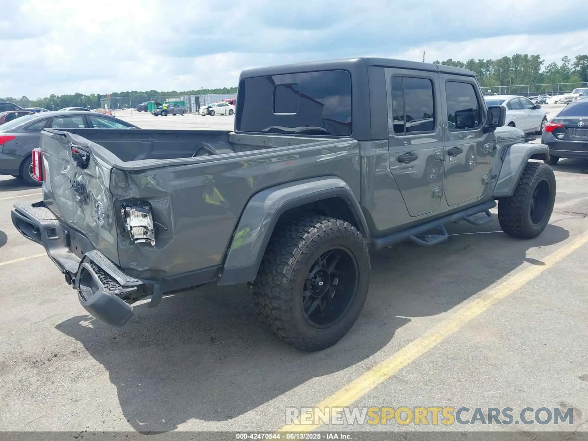 4 Photograph of a damaged car 1C6HJTAGXPL531557 JEEP GLADIATOR 2023