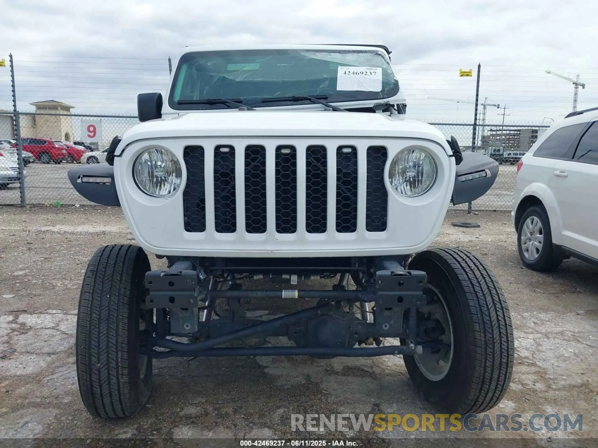 12 Photograph of a damaged car 1C6HJTAGXPL579320 JEEP GLADIATOR 2023