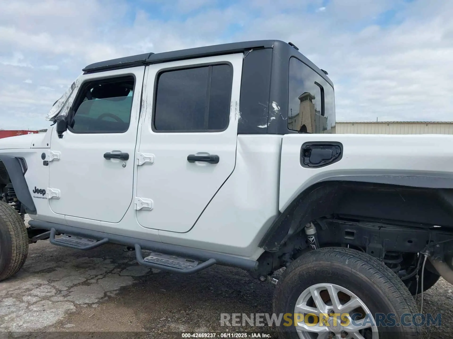 14 Photograph of a damaged car 1C6HJTAGXPL579320 JEEP GLADIATOR 2023