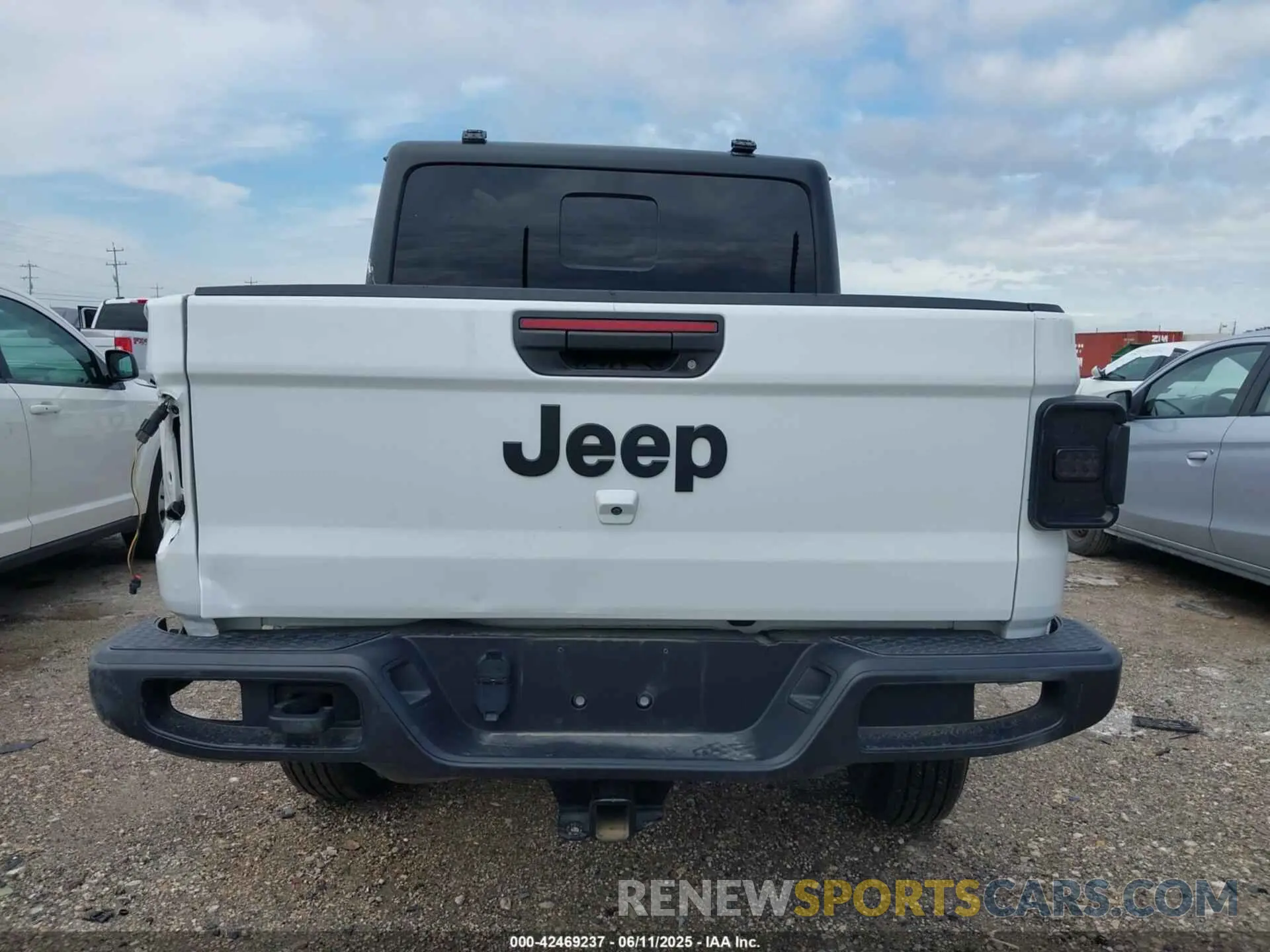 16 Photograph of a damaged car 1C6HJTAGXPL579320 JEEP GLADIATOR 2023