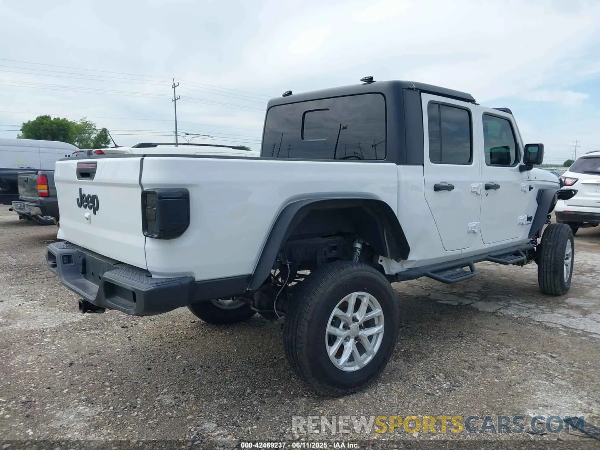 4 Photograph of a damaged car 1C6HJTAGXPL579320 JEEP GLADIATOR 2023