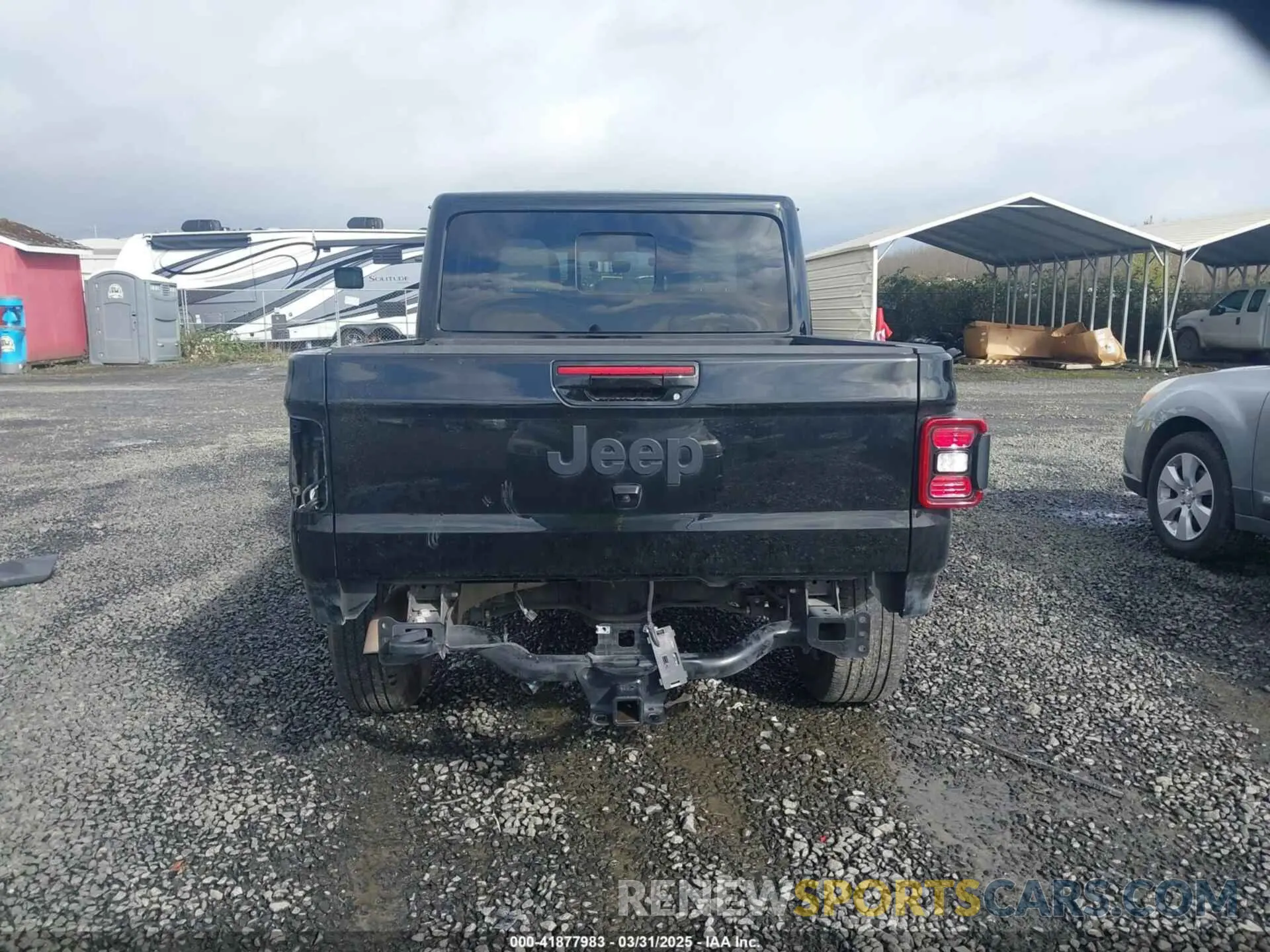 17 Photograph of a damaged car 1C6HJTFG0PL504618 JEEP GLADIATOR 2023