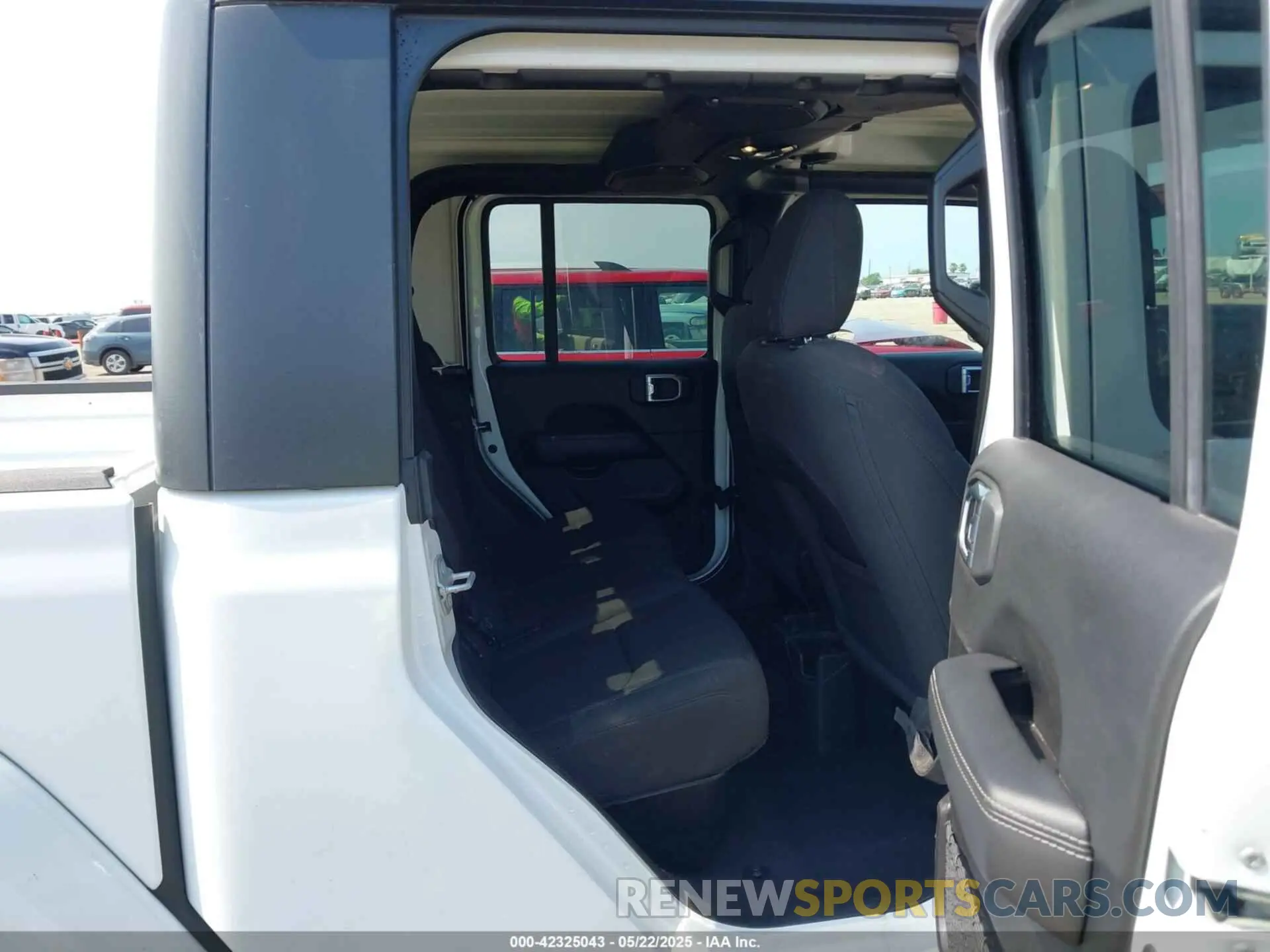 8 Photograph of a damaged car 1C6HJTFG0PL514419 JEEP GLADIATOR 2023