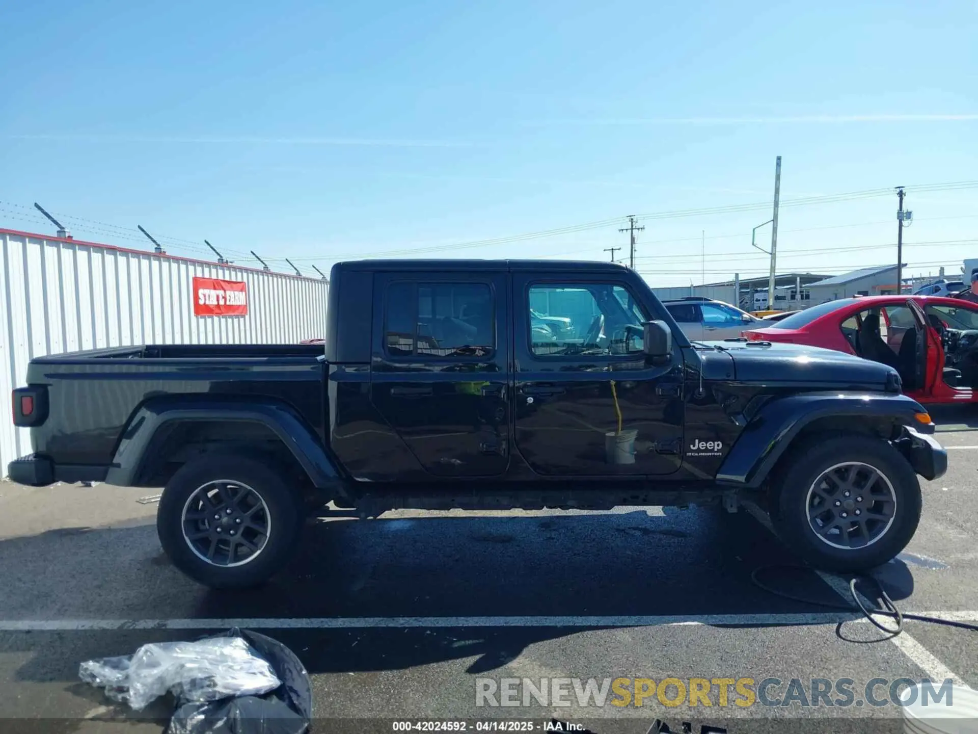 13 Photograph of a damaged car 1C6HJTFG1PL521251 JEEP GLADIATOR 2023