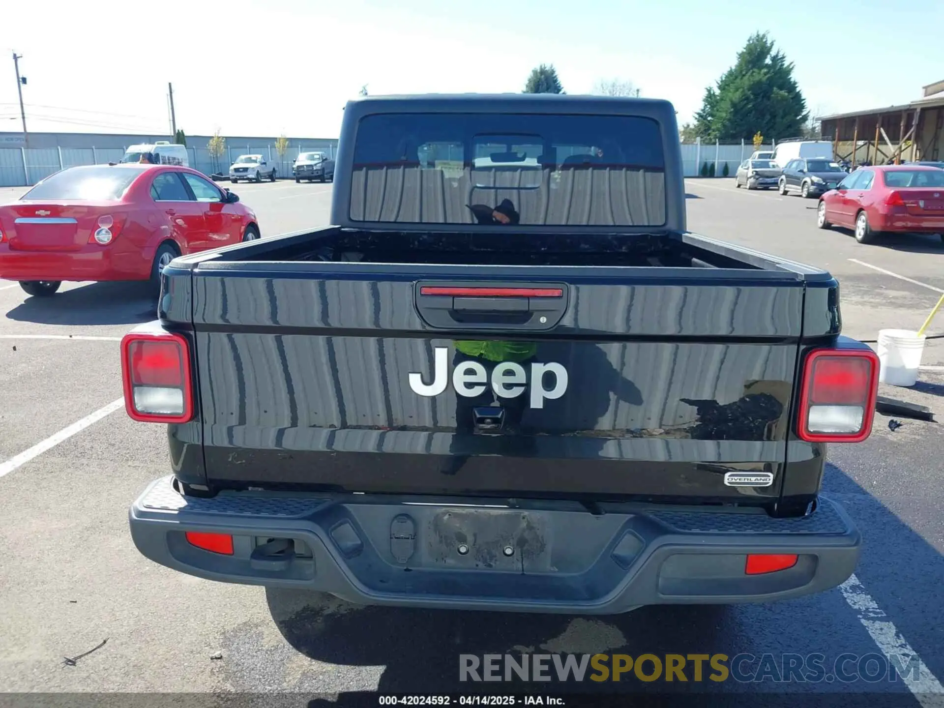 16 Photograph of a damaged car 1C6HJTFG1PL521251 JEEP GLADIATOR 2023
