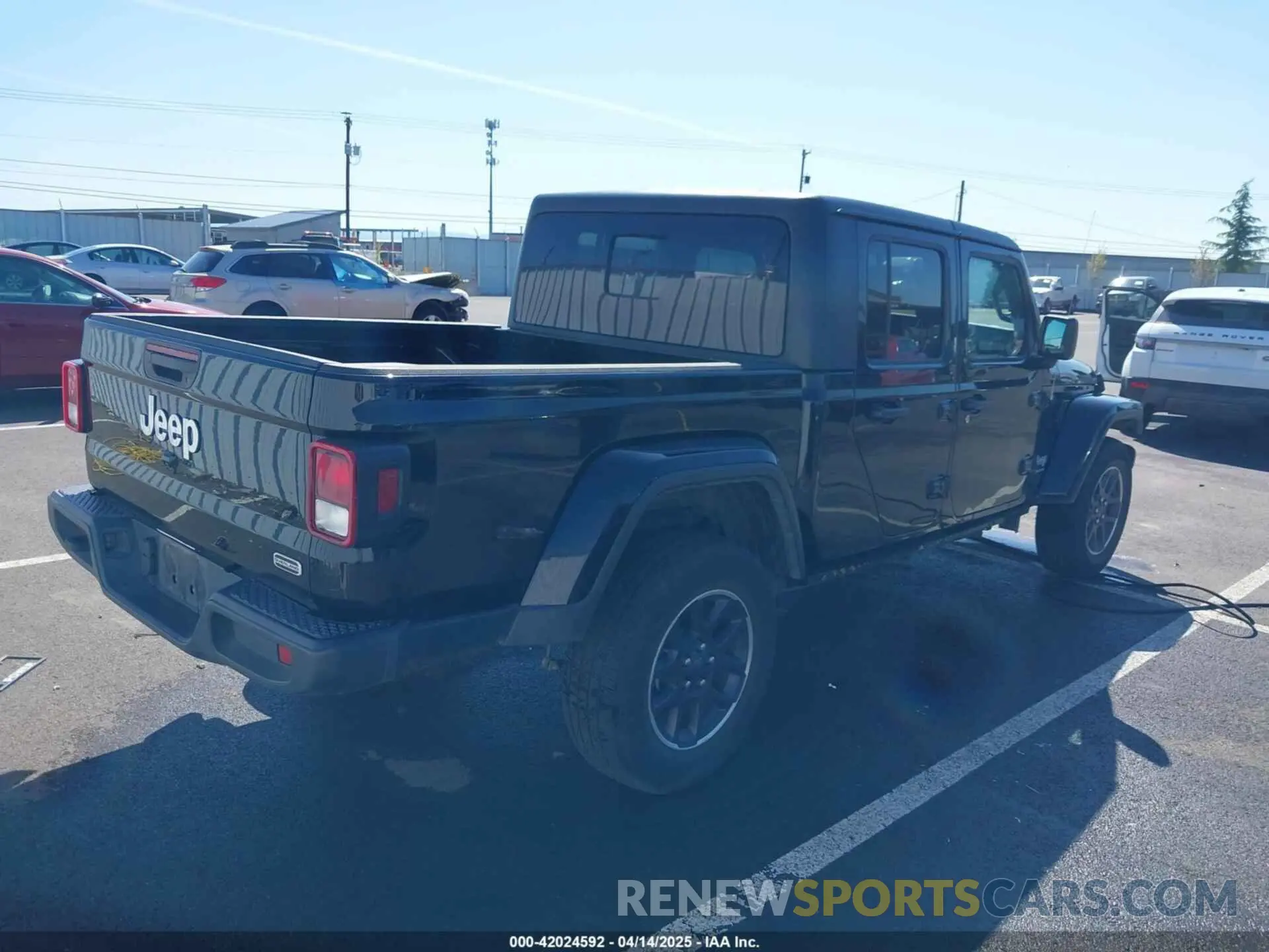 4 Photograph of a damaged car 1C6HJTFG1PL521251 JEEP GLADIATOR 2023