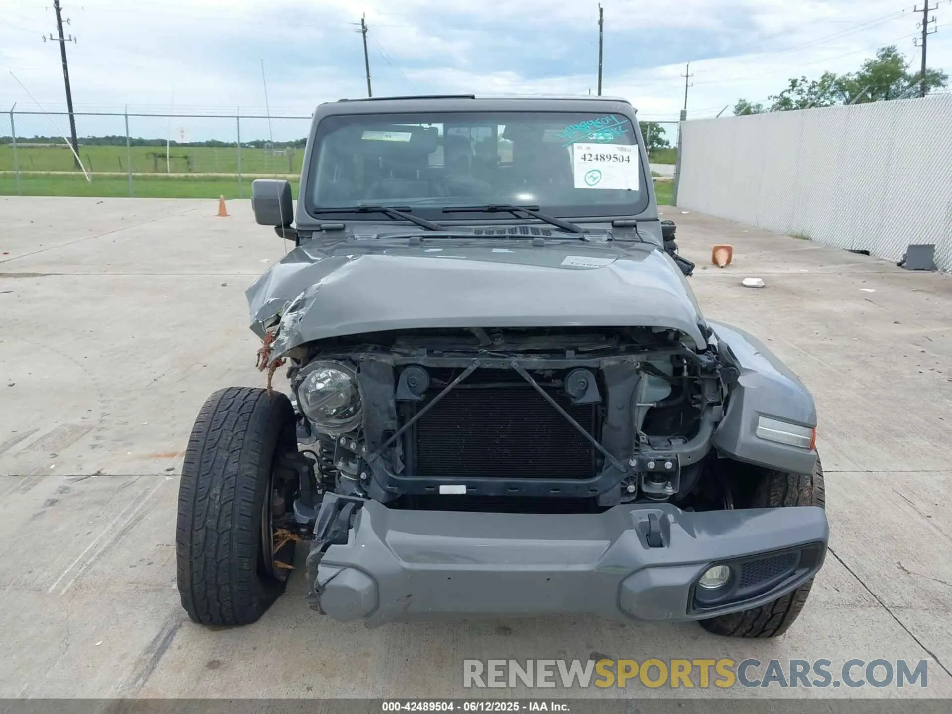11 Photograph of a damaged car 1C6HJTFG1PL542536 JEEP GLADIATOR 2023