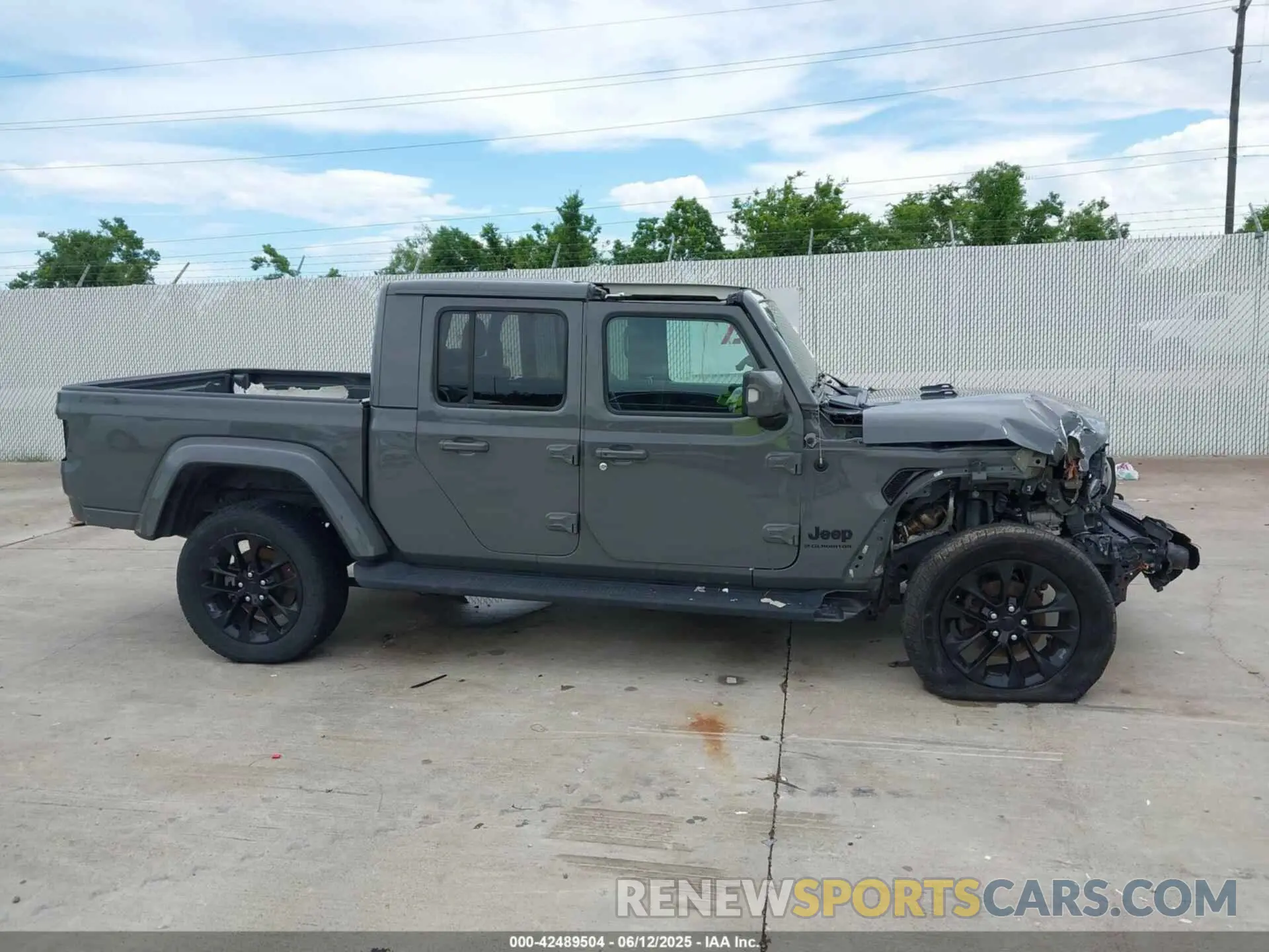 12 Photograph of a damaged car 1C6HJTFG1PL542536 JEEP GLADIATOR 2023