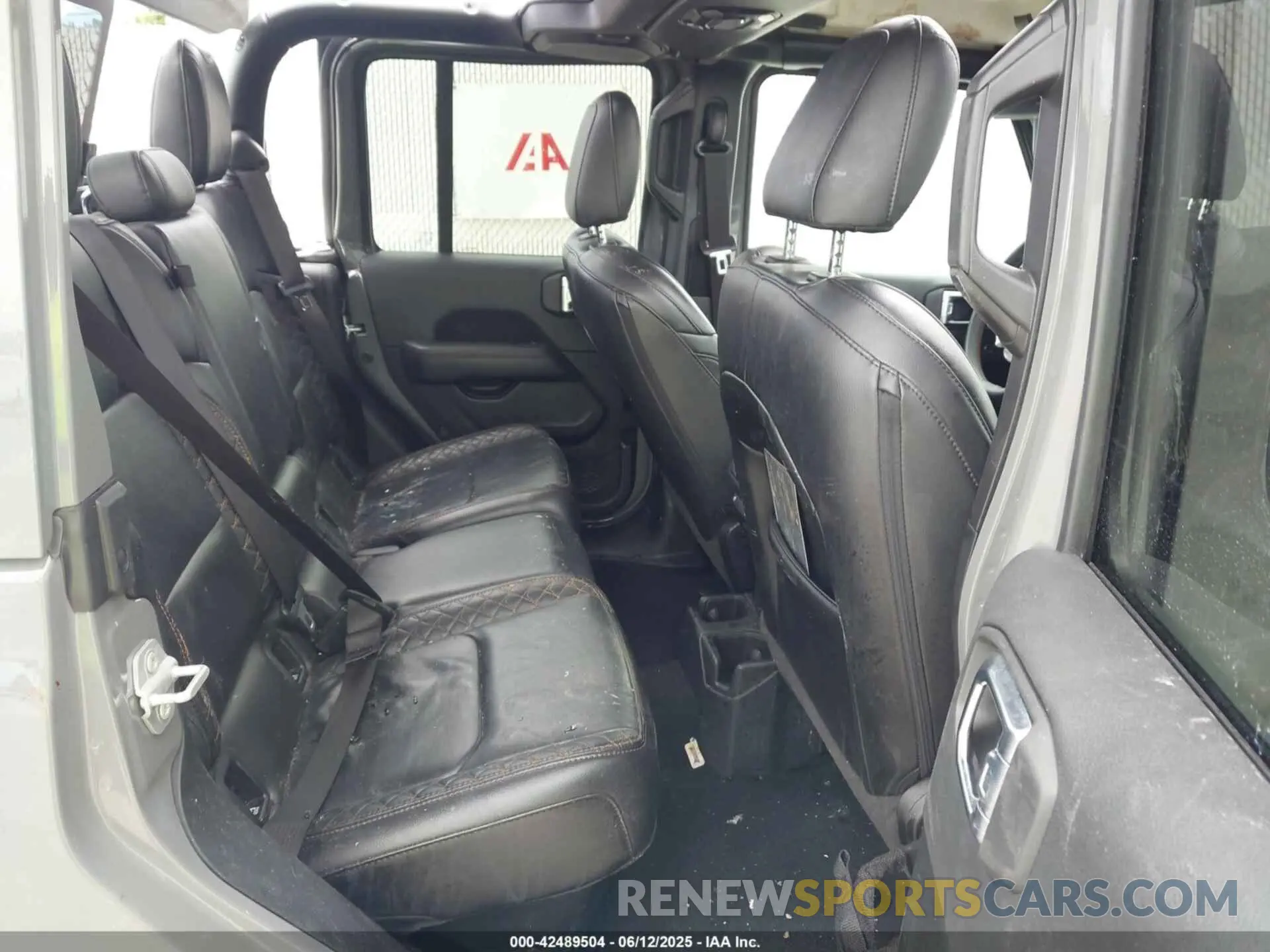 8 Photograph of a damaged car 1C6HJTFG1PL542536 JEEP GLADIATOR 2023