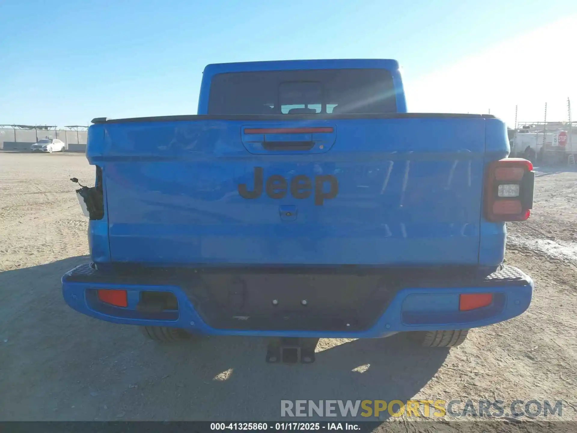 17 Photograph of a damaged car 1C6HJTFG1PL556842 JEEP GLADIATOR 2023