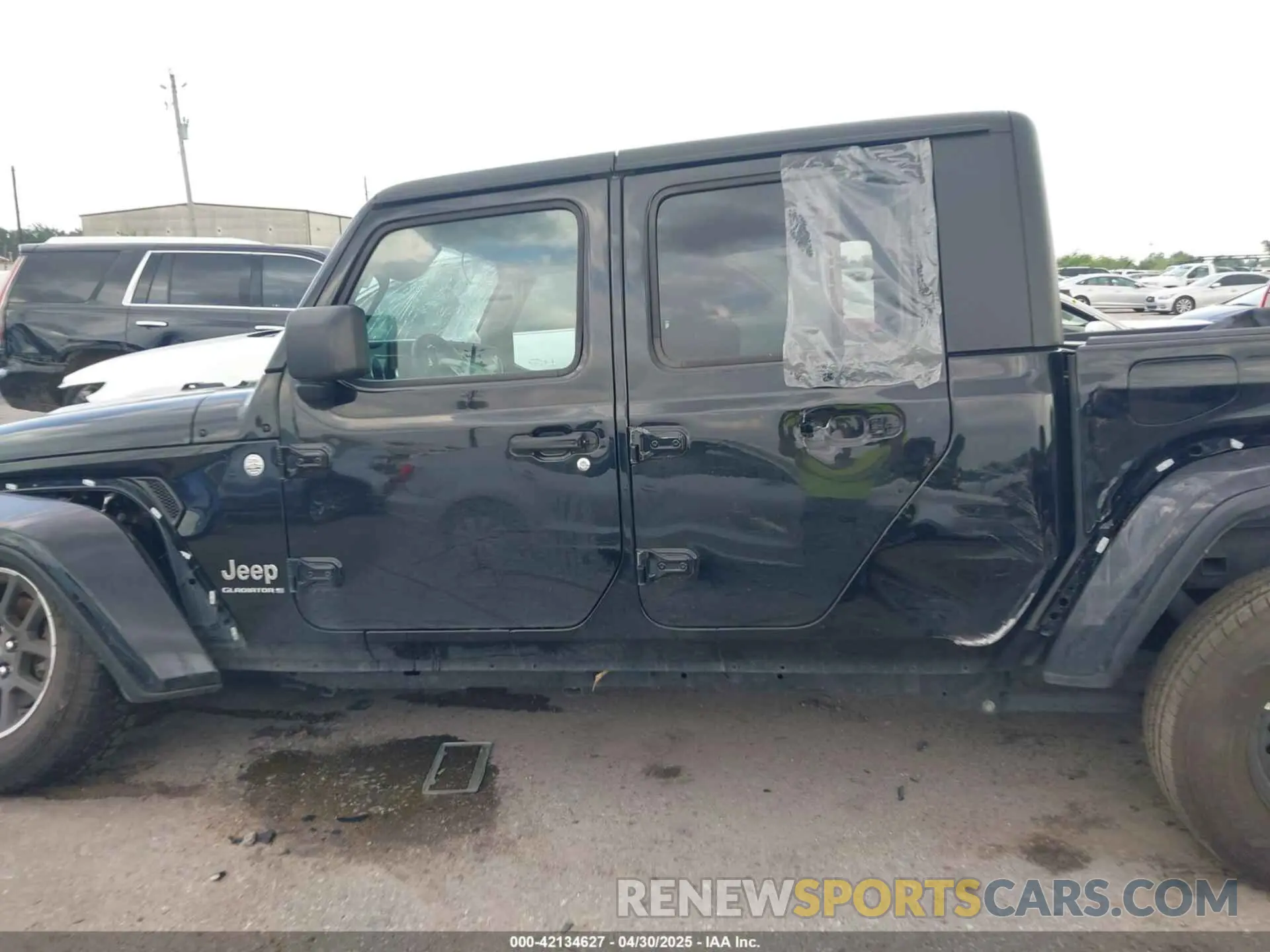 13 Photograph of a damaged car 1C6HJTFG2PL523686 JEEP GLADIATOR 2023