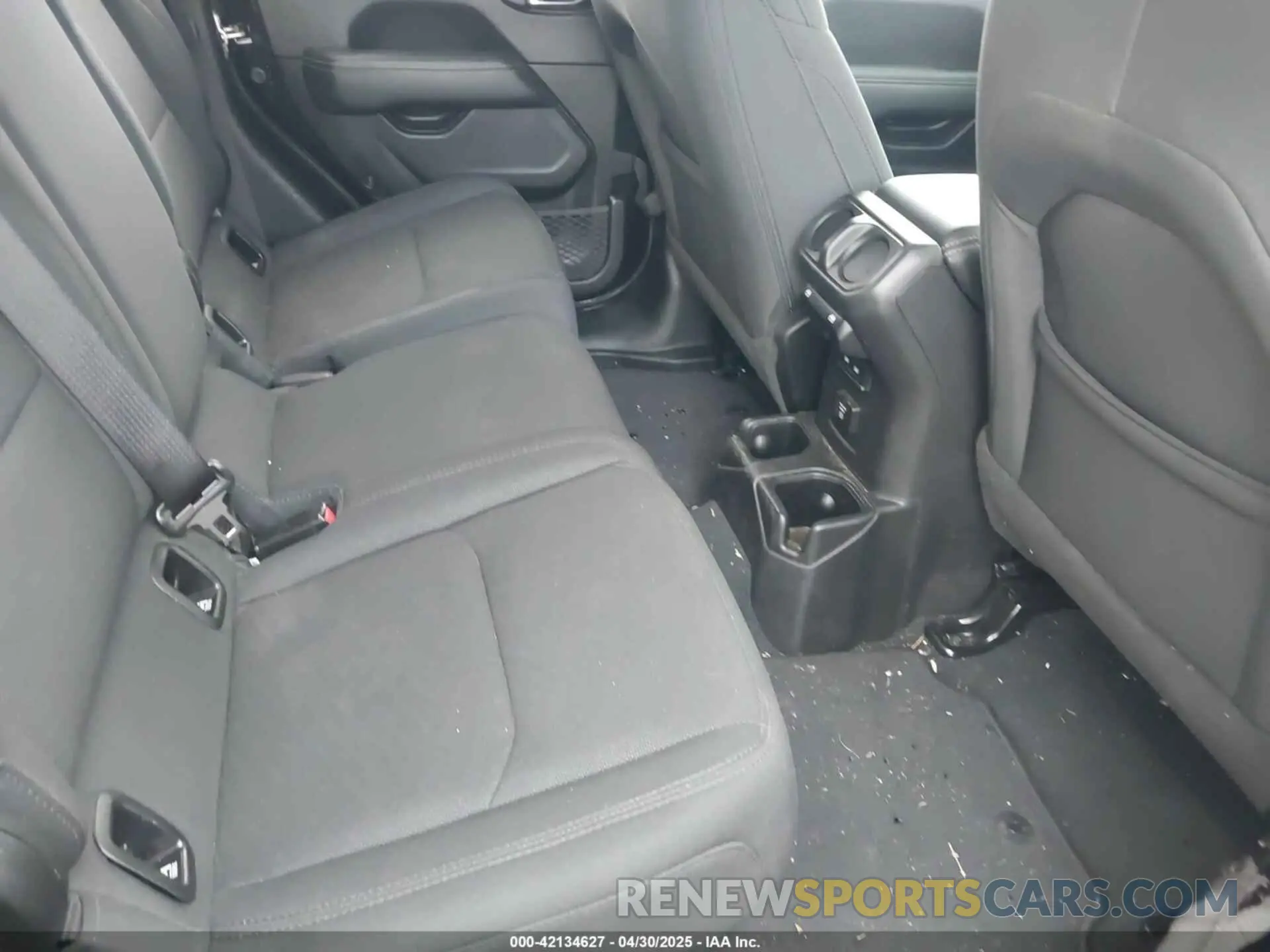 8 Photograph of a damaged car 1C6HJTFG2PL523686 JEEP GLADIATOR 2023