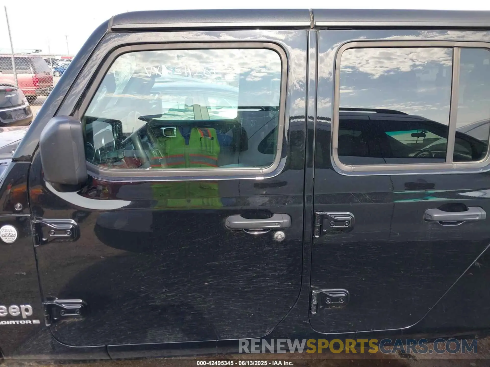 14 Photograph of a damaged car 1C6HJTFG2PL552850 JEEP GLADIATOR 2023